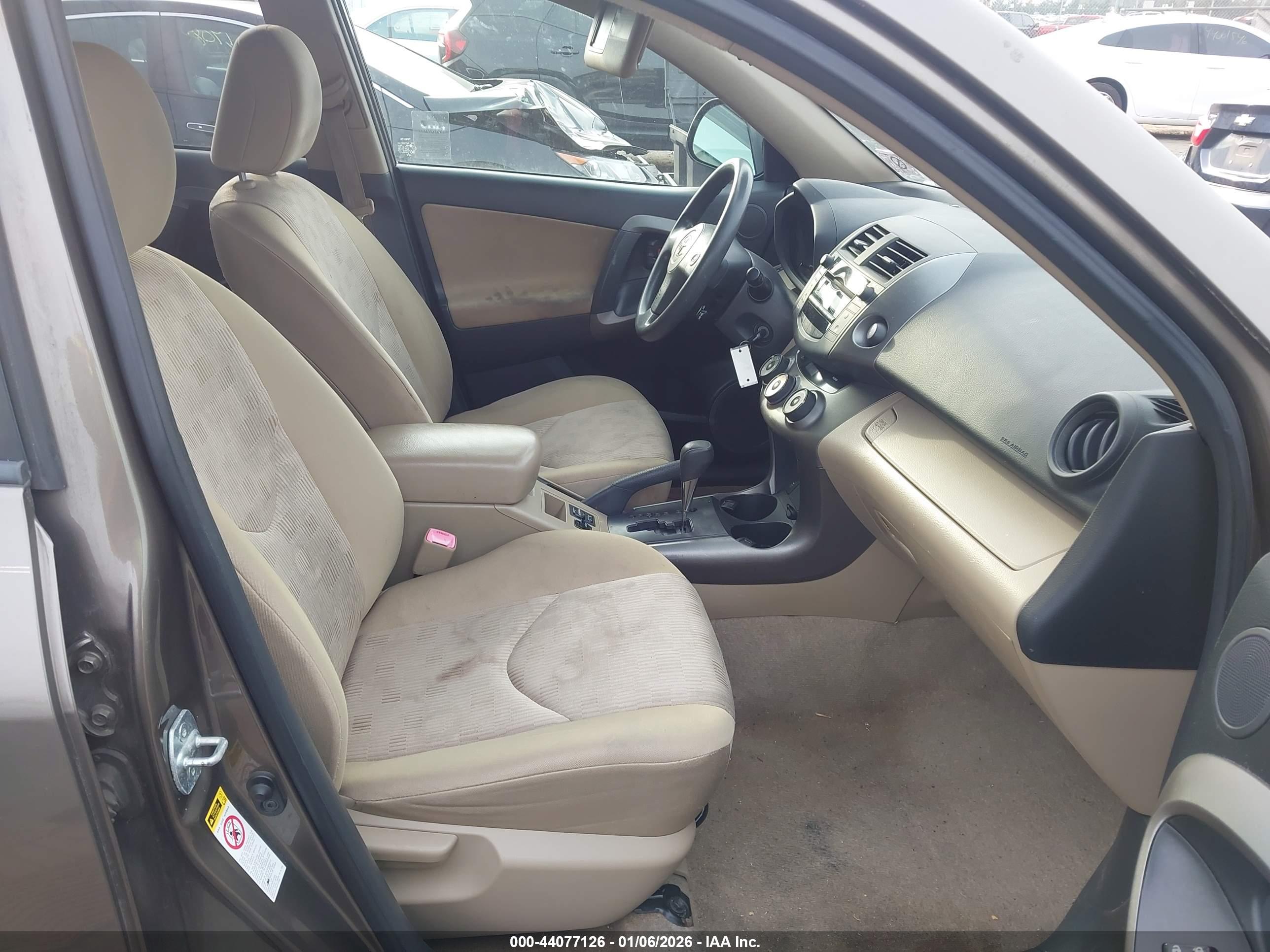TOYOTA RAV4 image 5