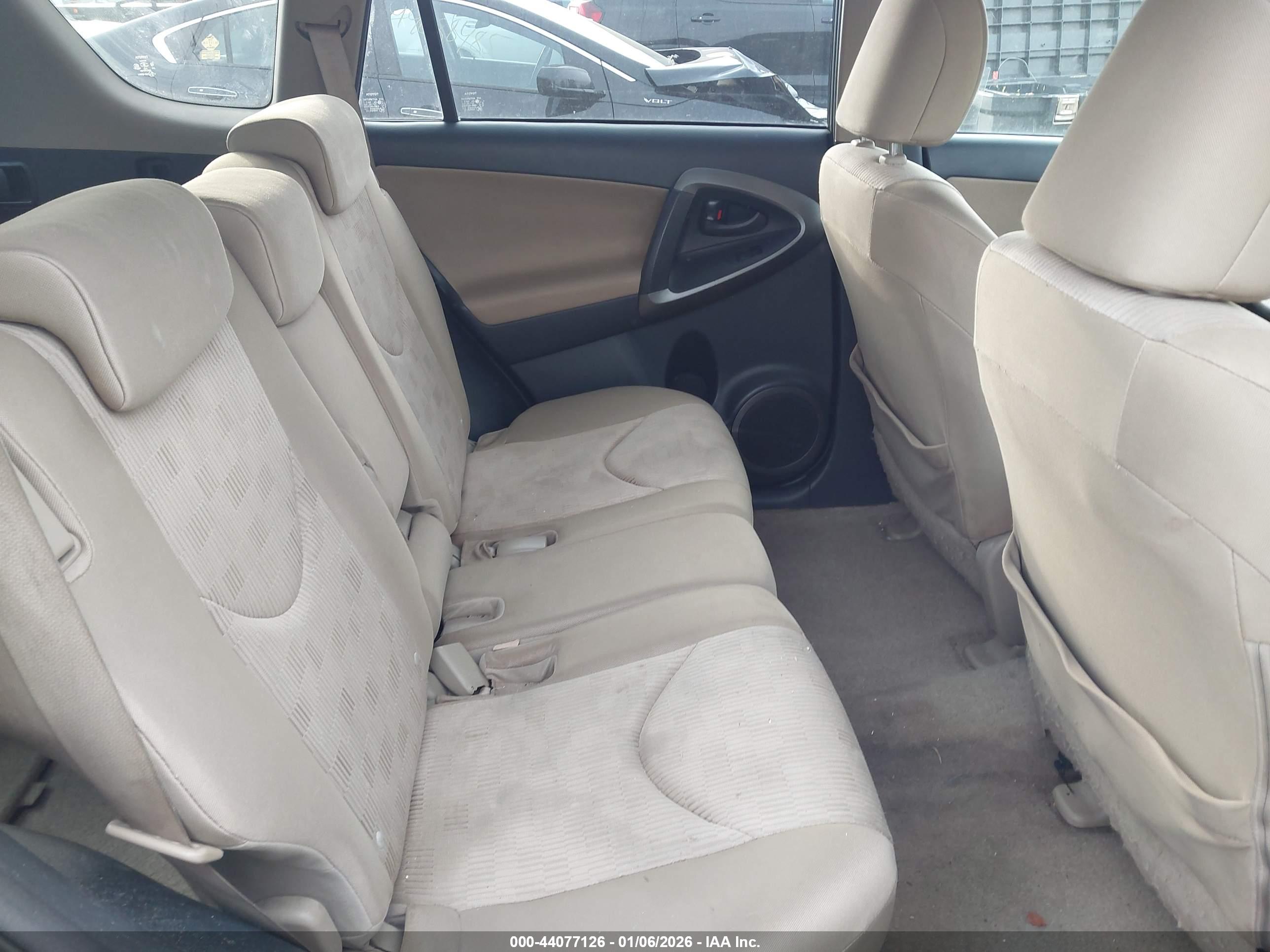 TOYOTA RAV4 image 8