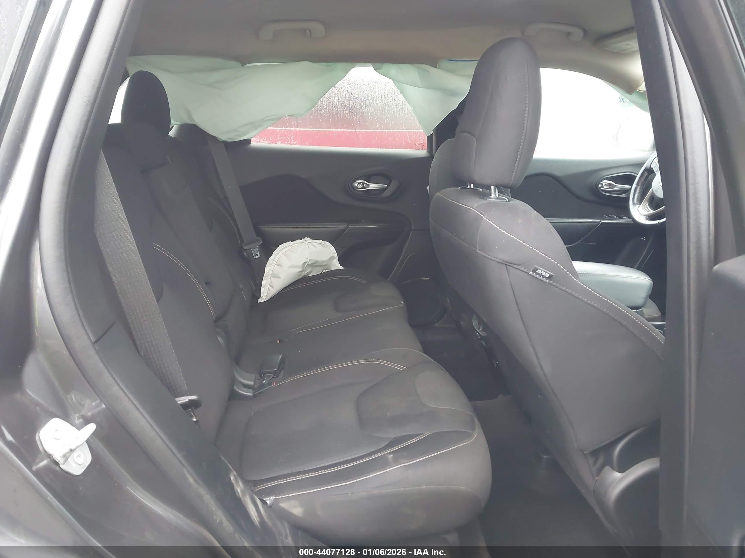 JEEP CHEROKEE image 8