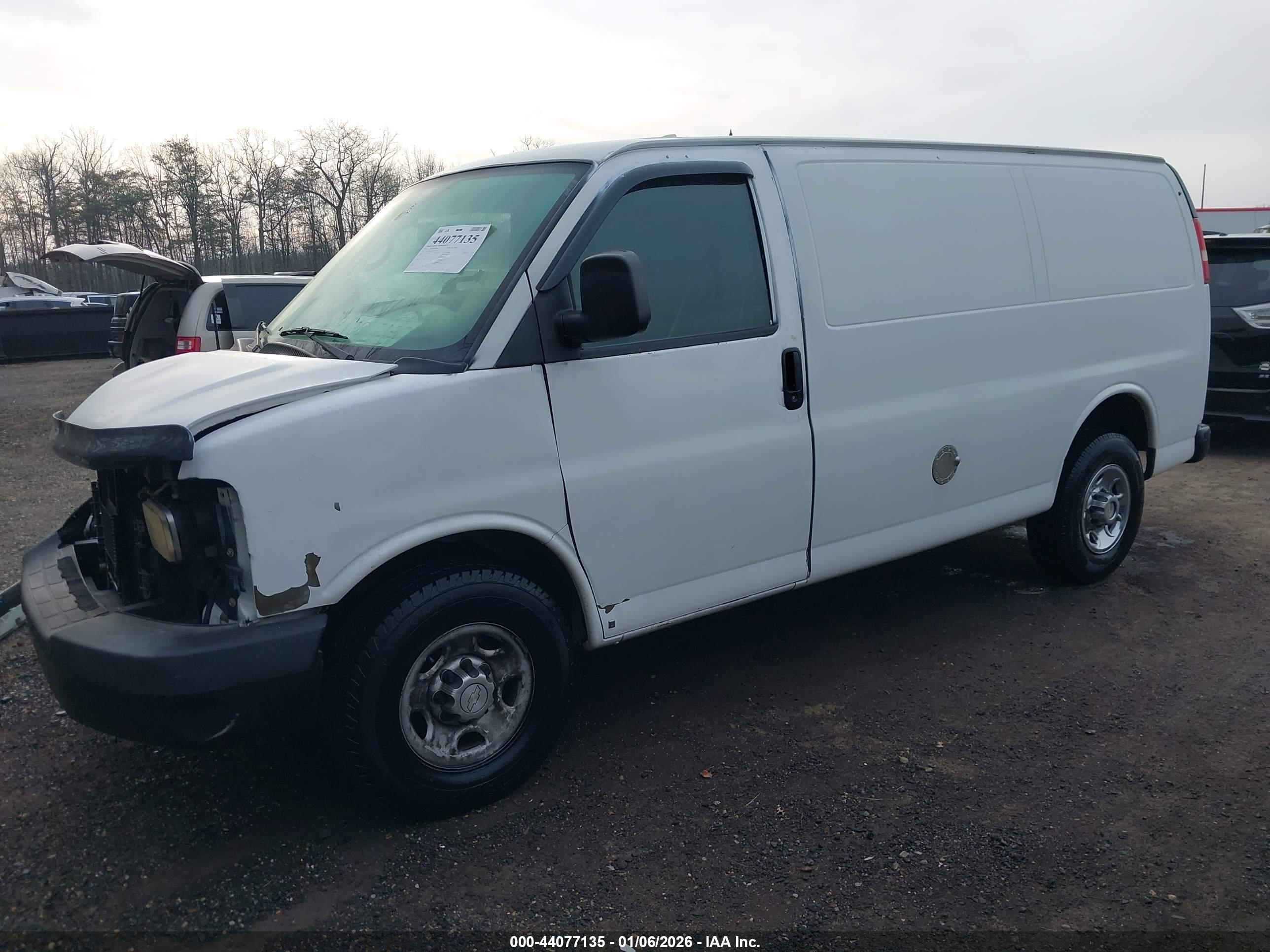 CHEVROLET EXPRESS image 2