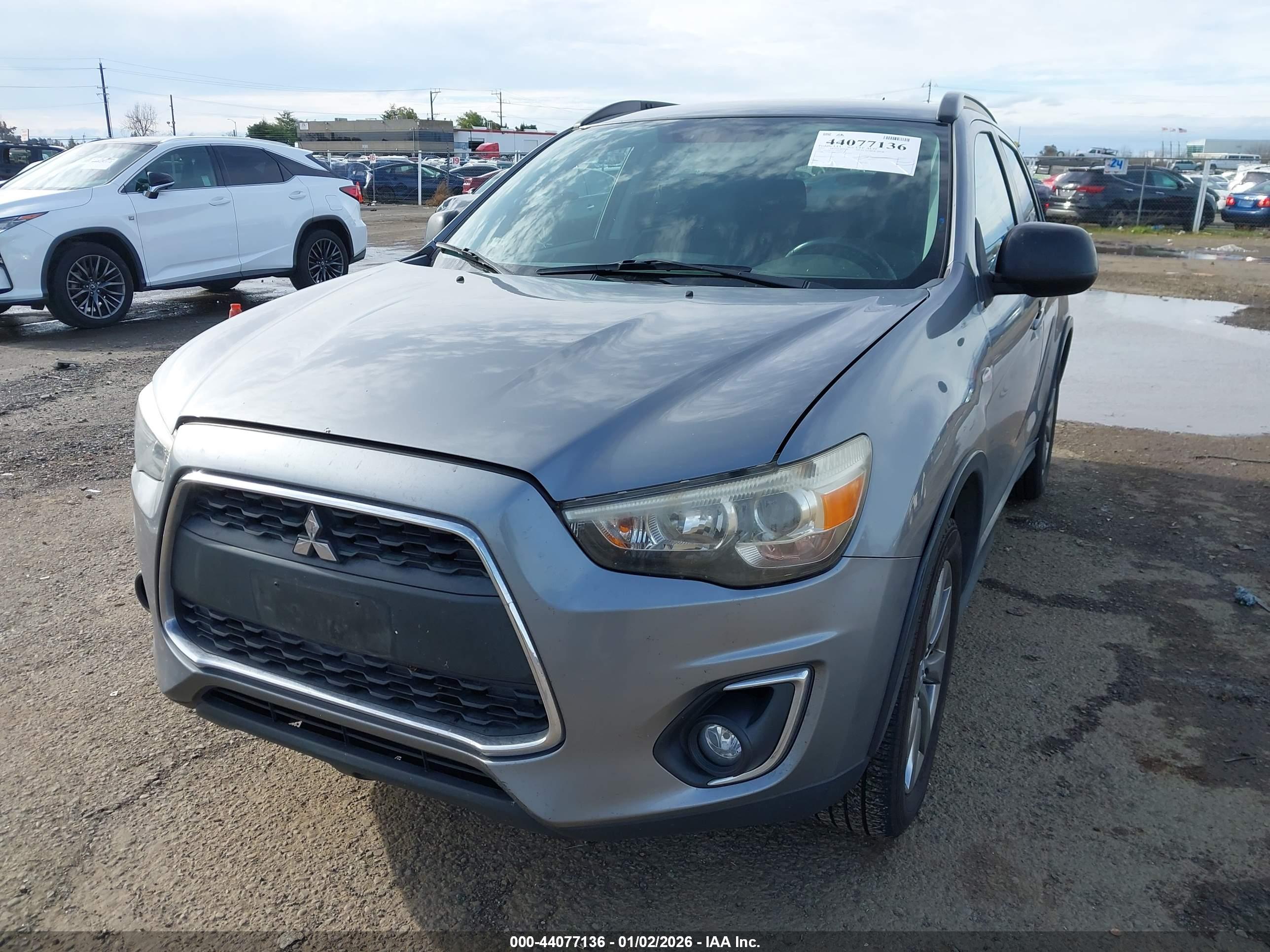 MITSUBISHI OUTLANDER image 2