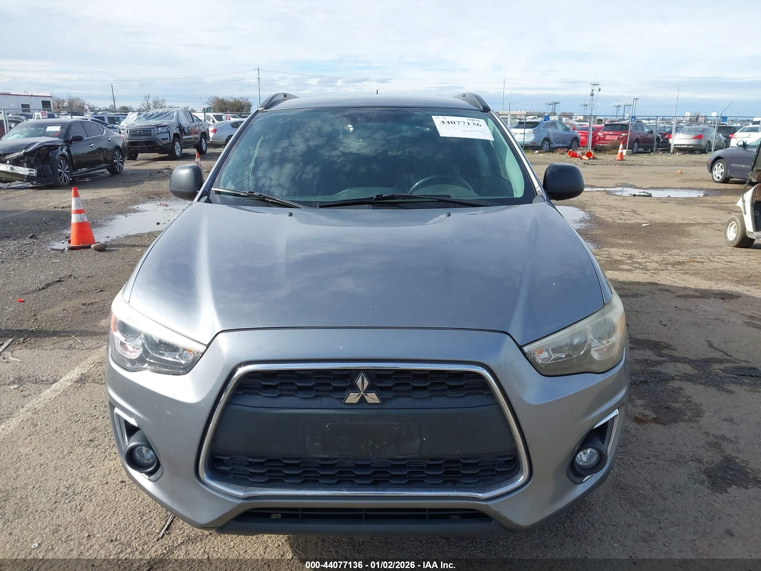 MITSUBISHI OUTLANDER image 6