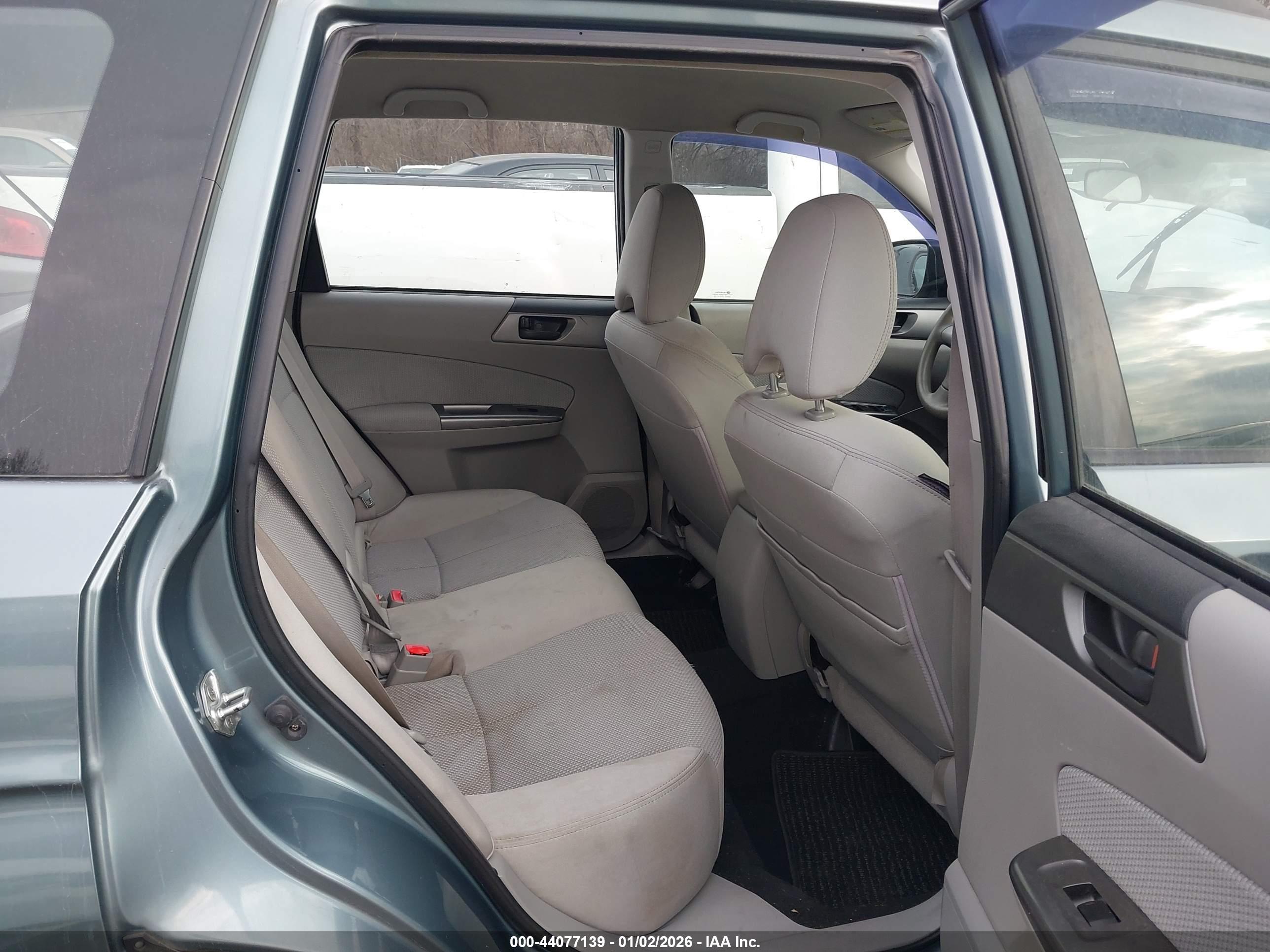 SUBARU FORESTER image 8