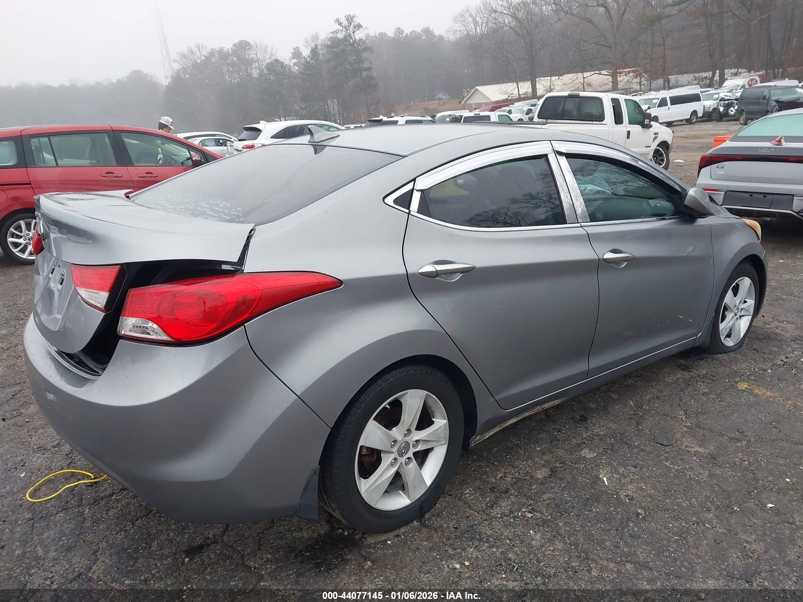 HYUNDAI ELANTRA image 4