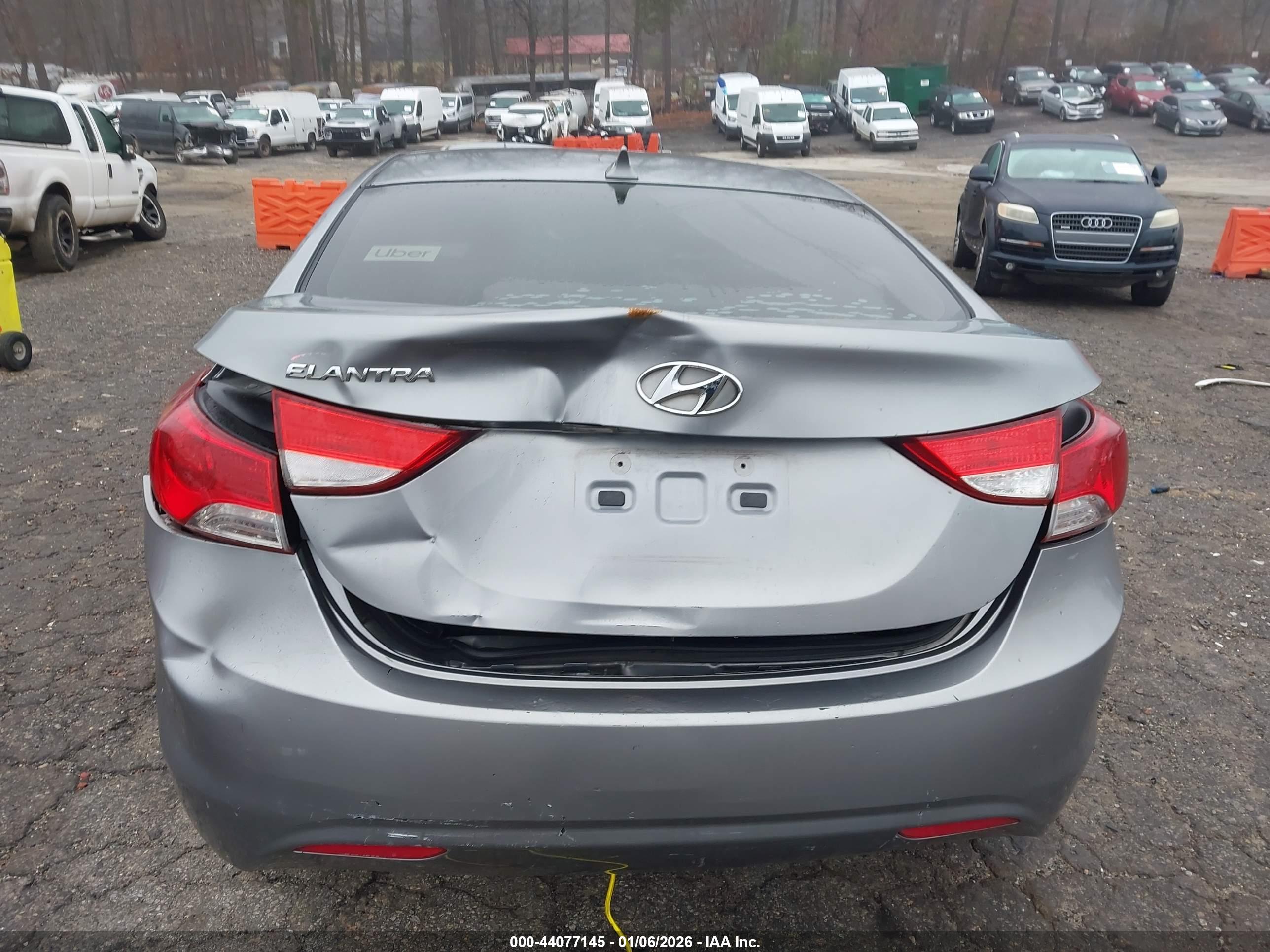 HYUNDAI ELANTRA image 6