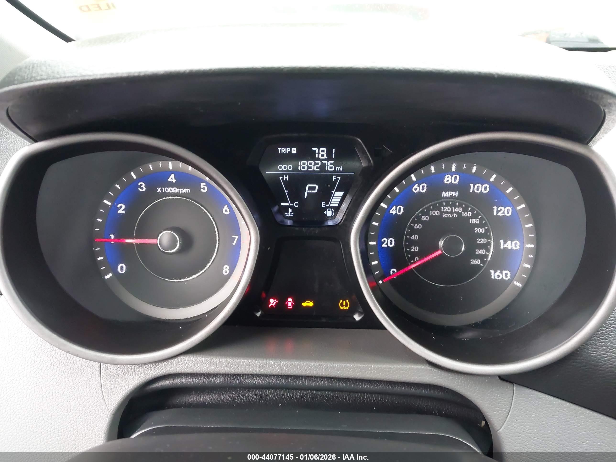 HYUNDAI ELANTRA image 7