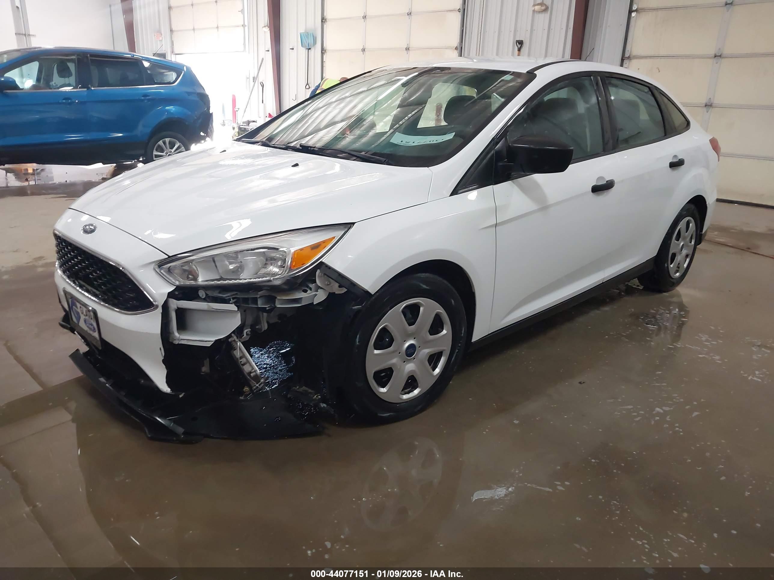 FORD FOCUS image 2
