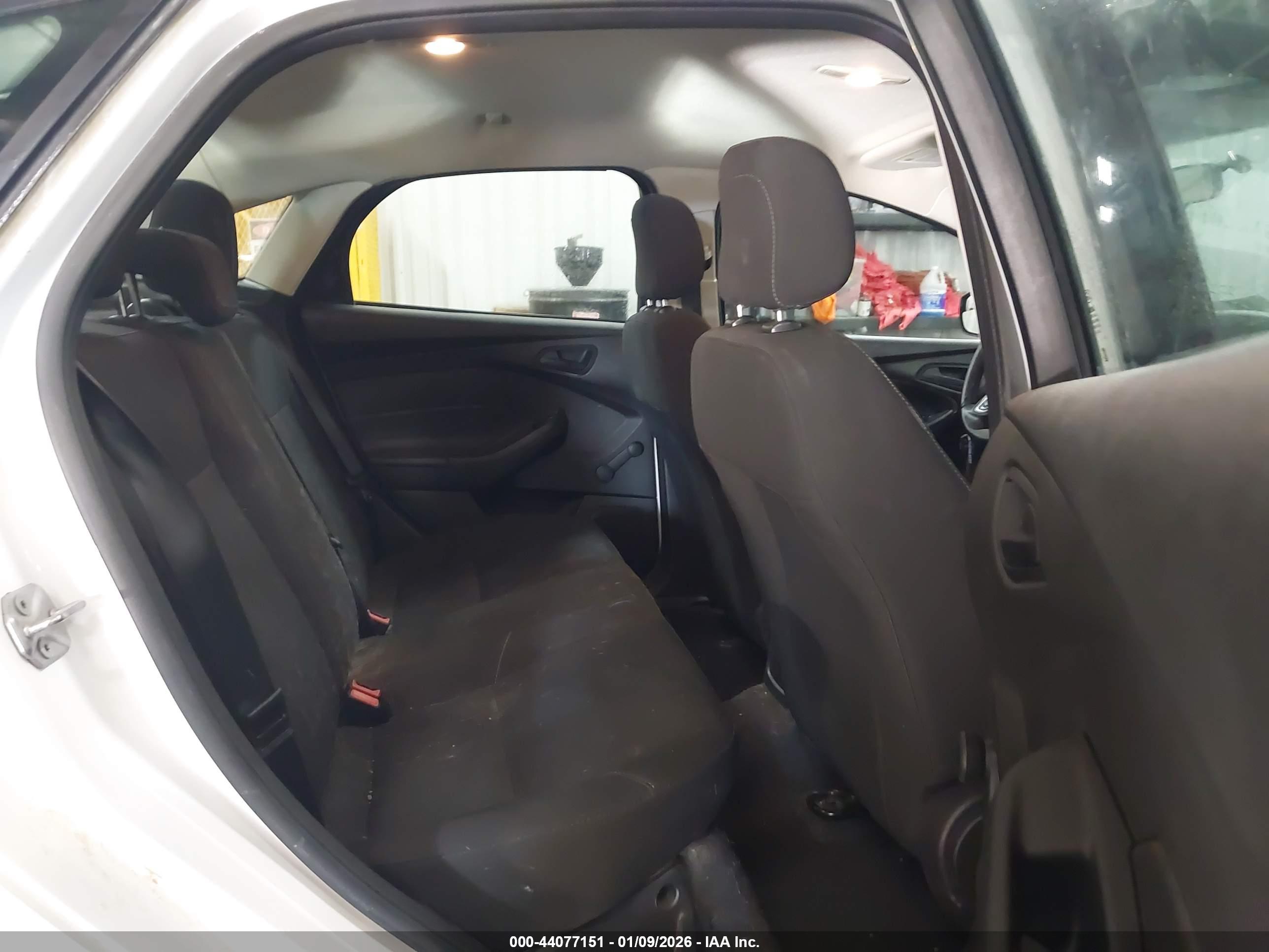 FORD FOCUS image 8