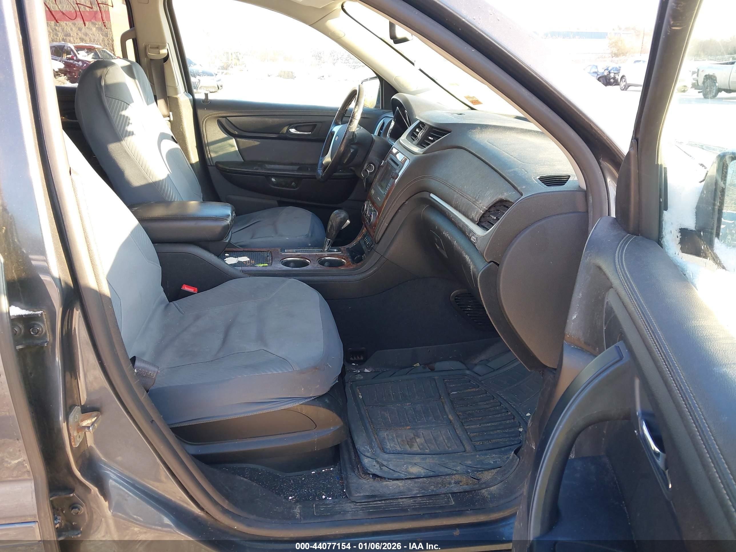 CHEVROLET TRAVERSE image 5