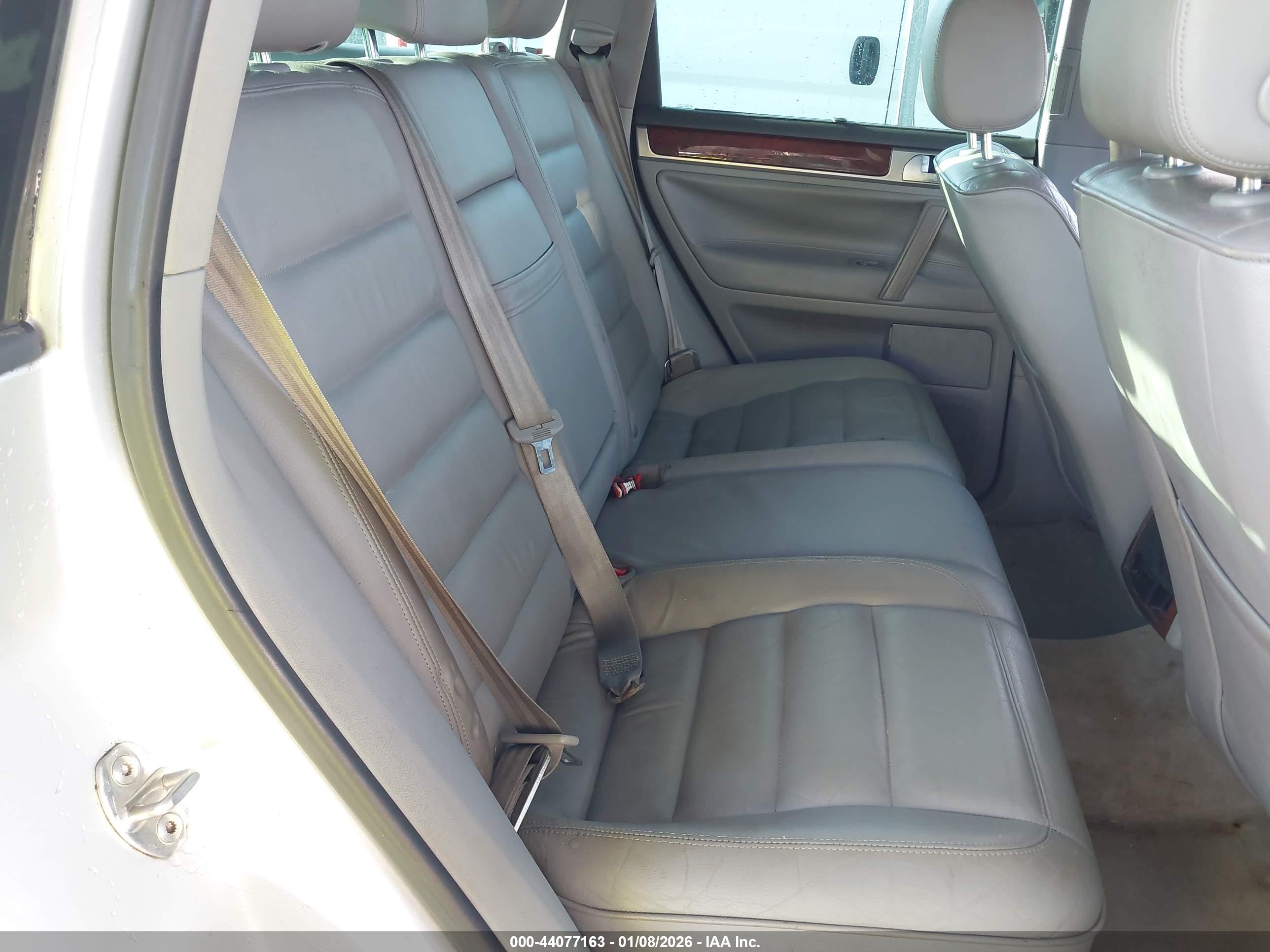 VOLKSWAGEN TOUAREG image 8