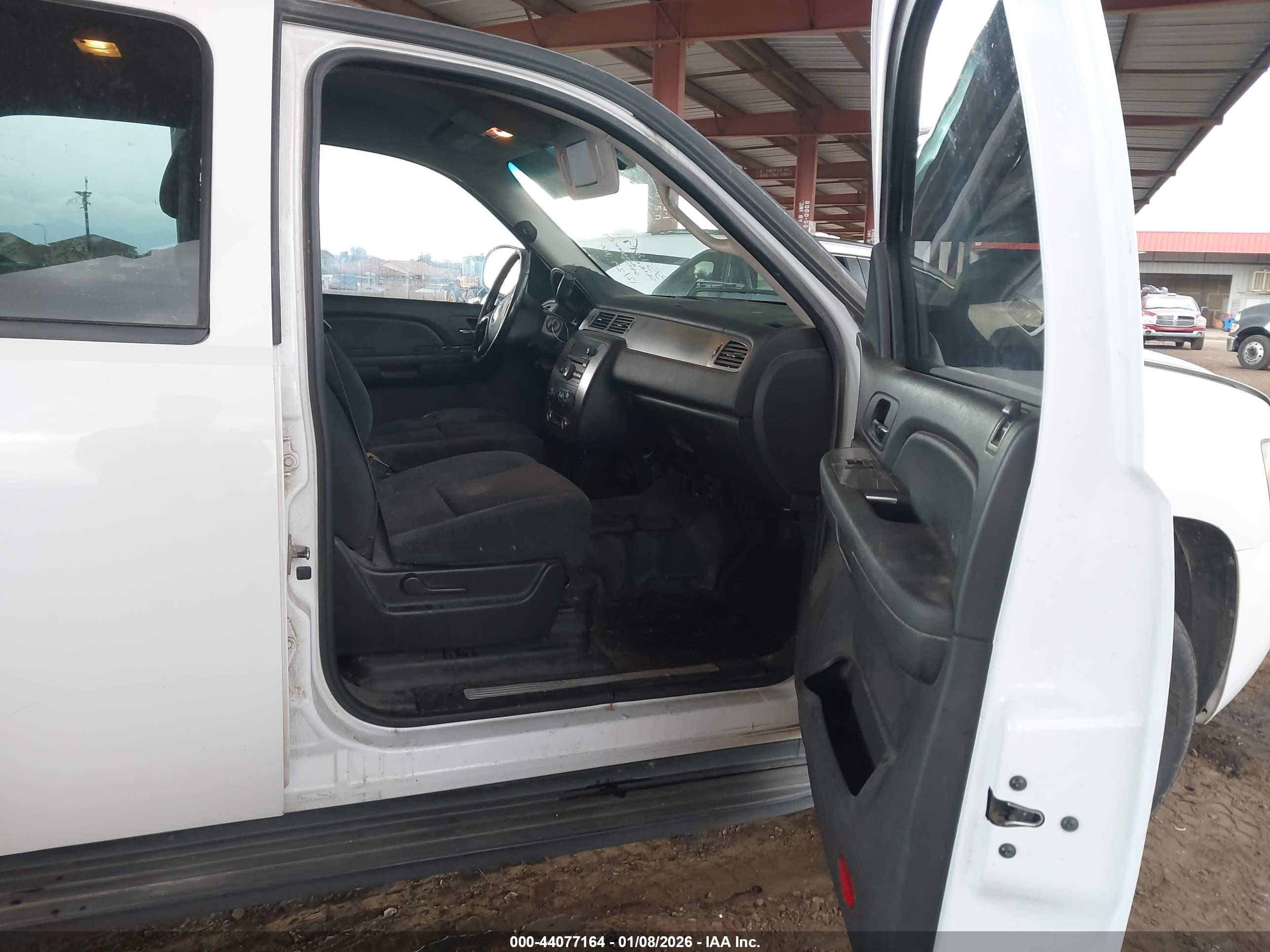 CHEVROLET TAHOE image 5