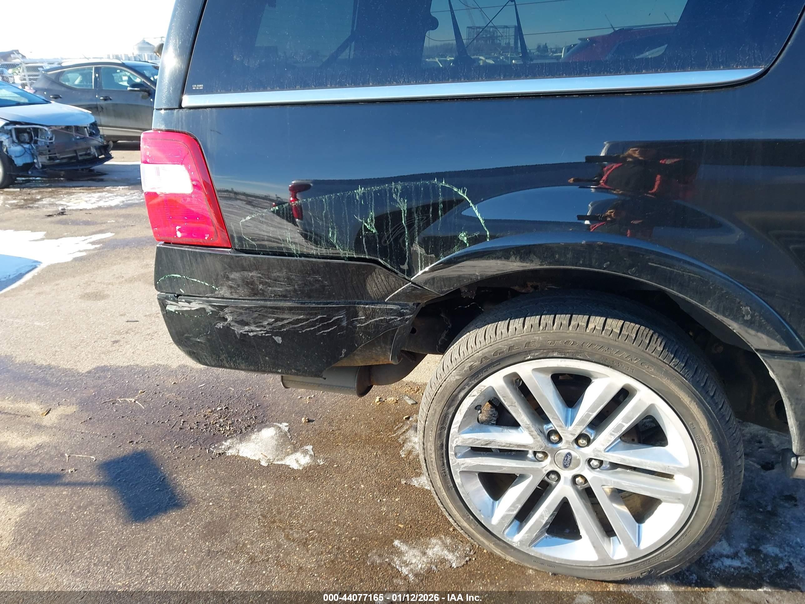 FORD EXPEDITION image 6