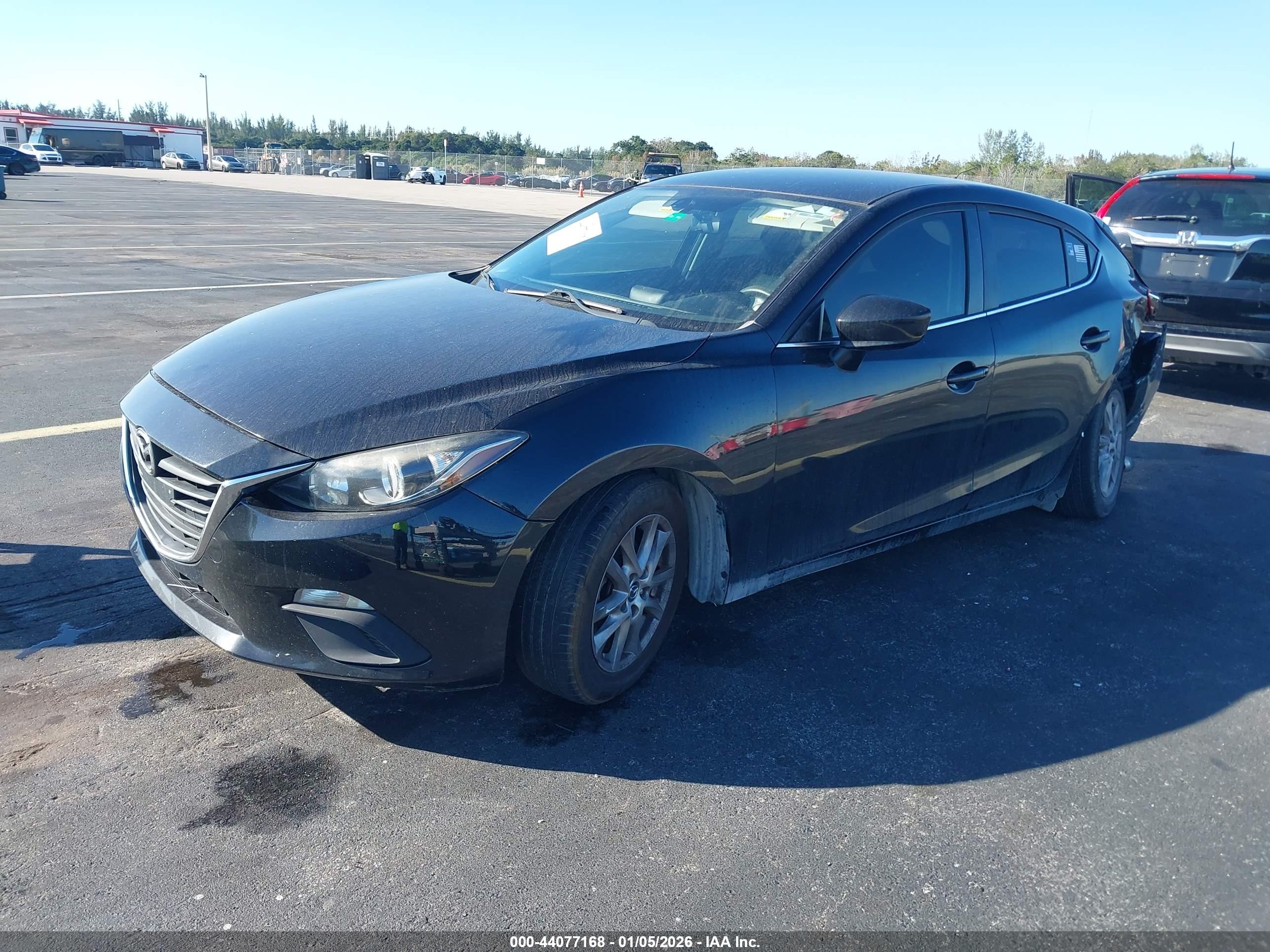 MAZDA MAZDA3 image 2