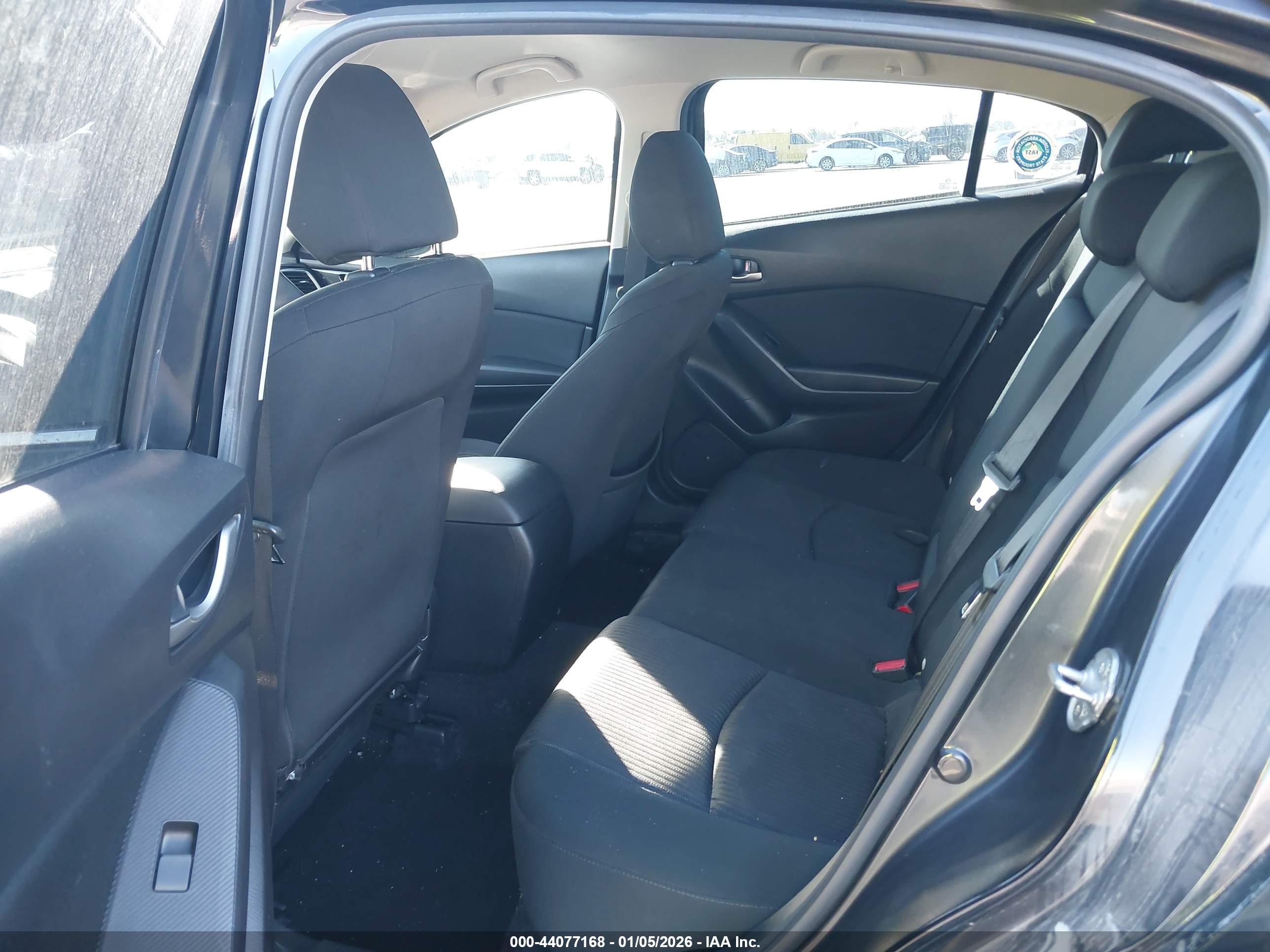 MAZDA MAZDA3 image 8