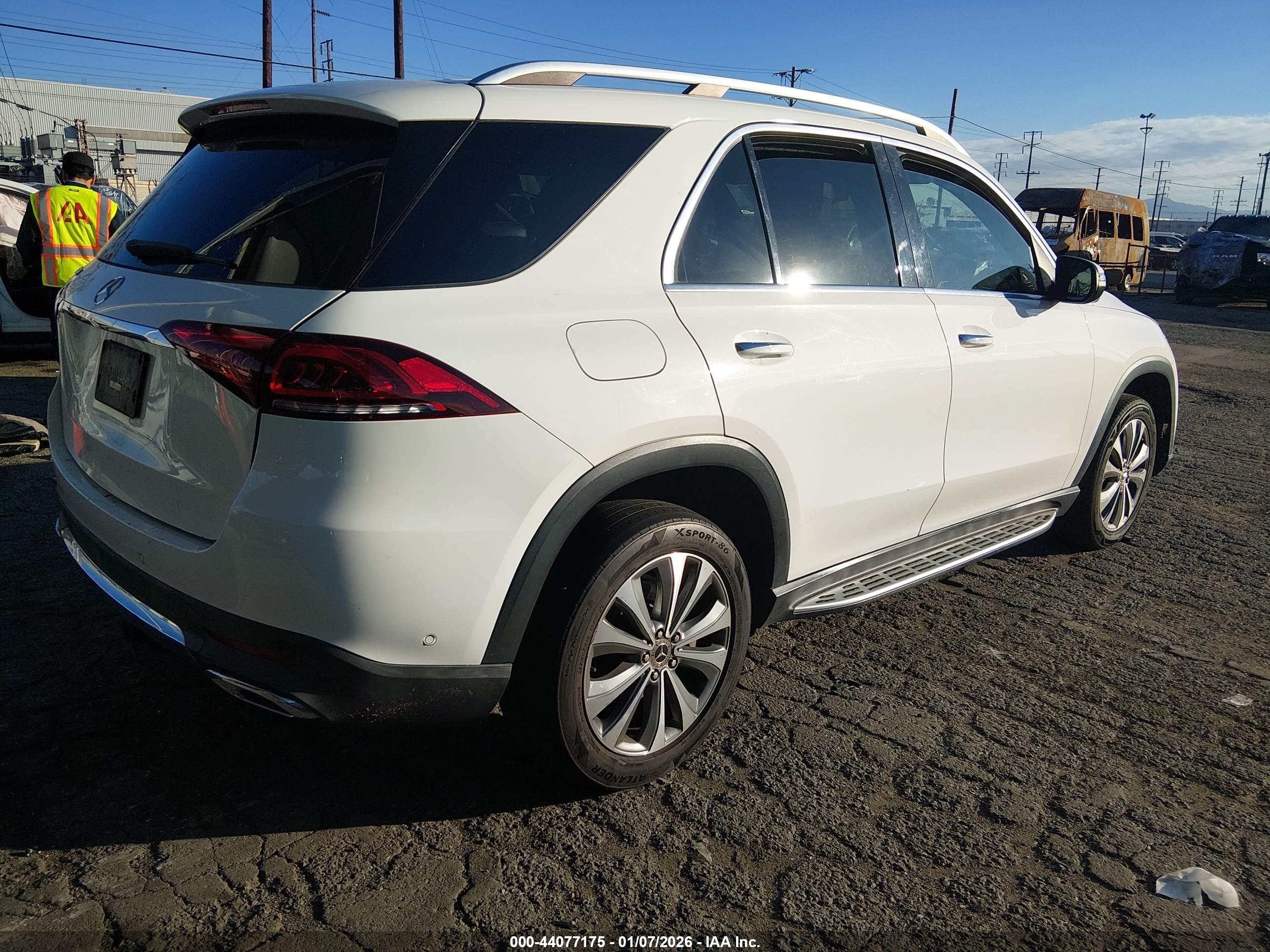 MERCEDES-BENZ GLE image 4