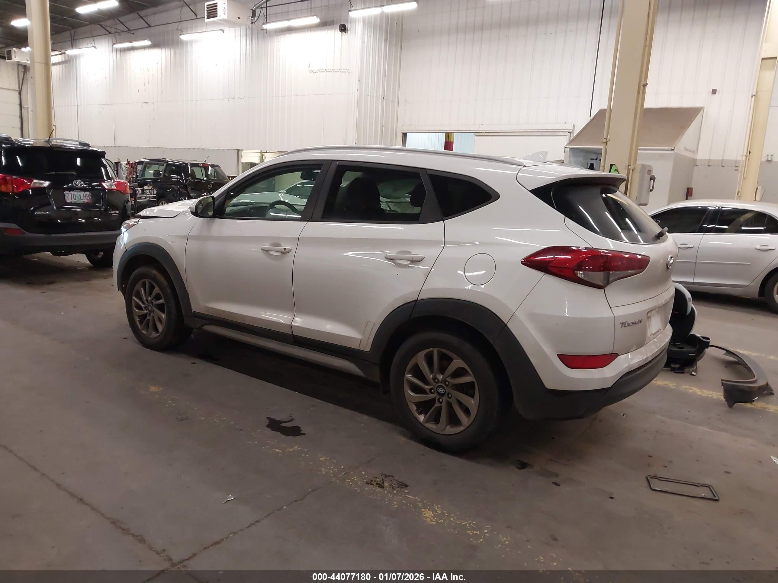 HYUNDAI TUCSON image 3