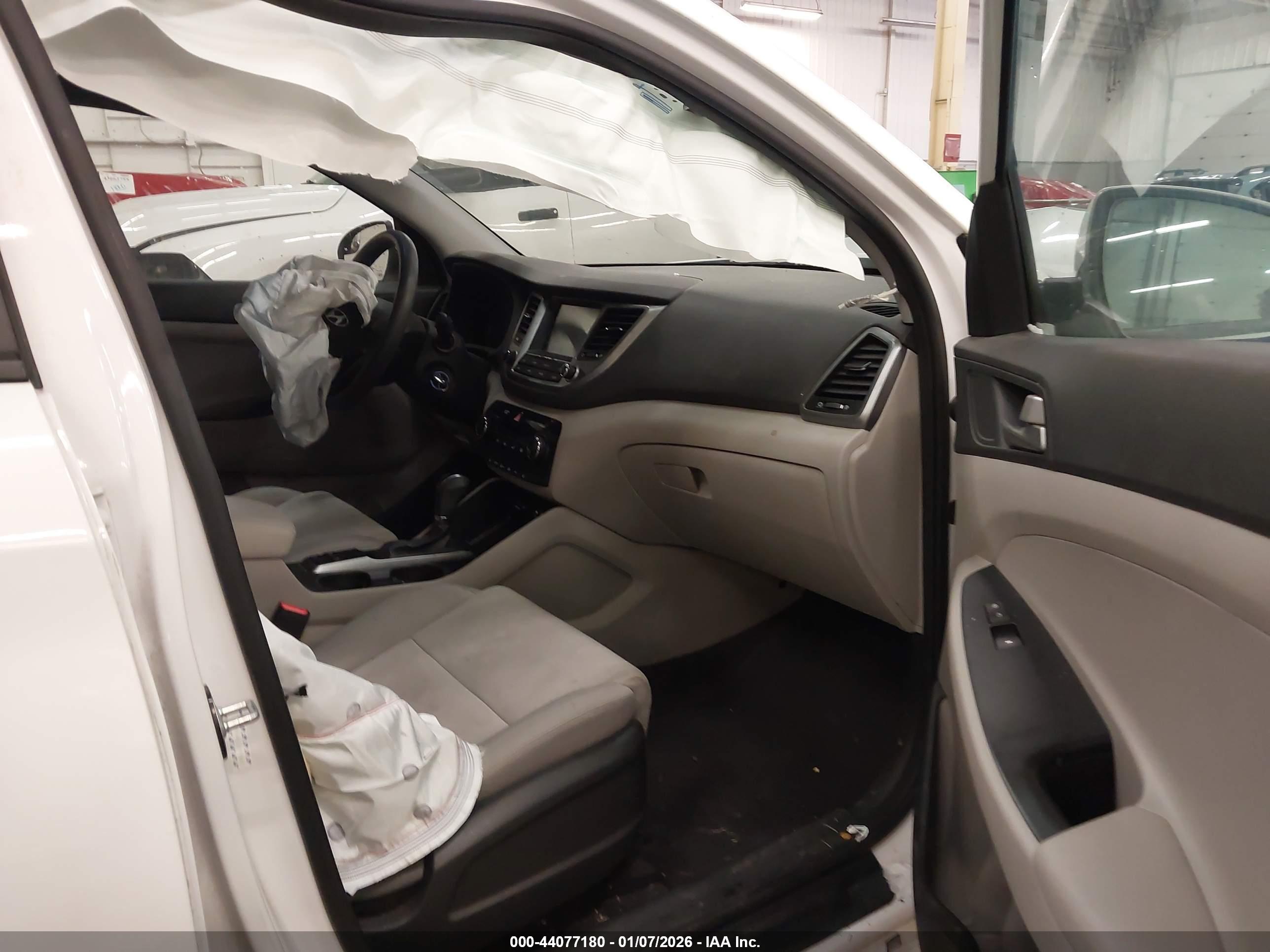 HYUNDAI TUCSON image 5