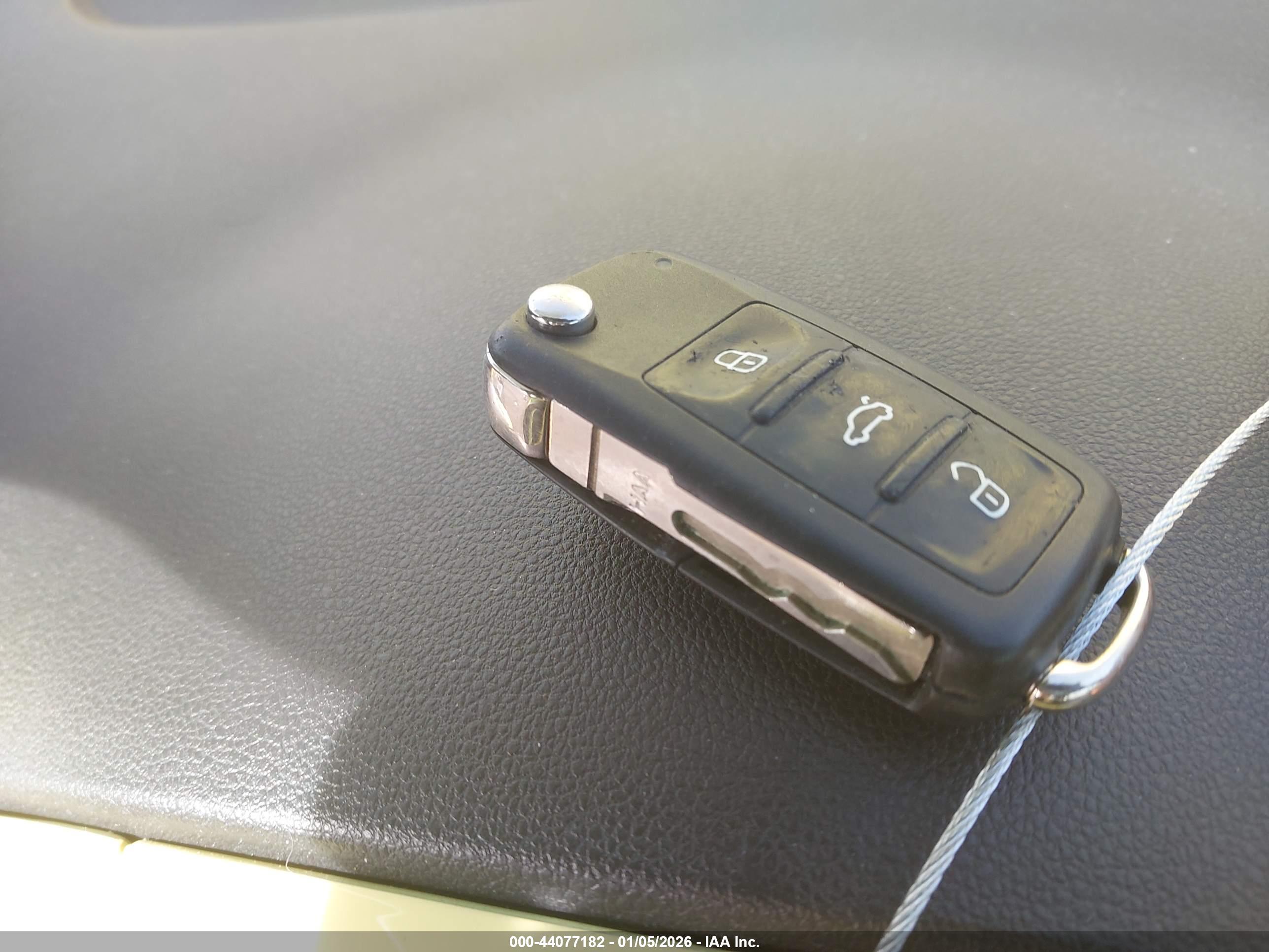 VOLKSWAGEN BEETLE image 11