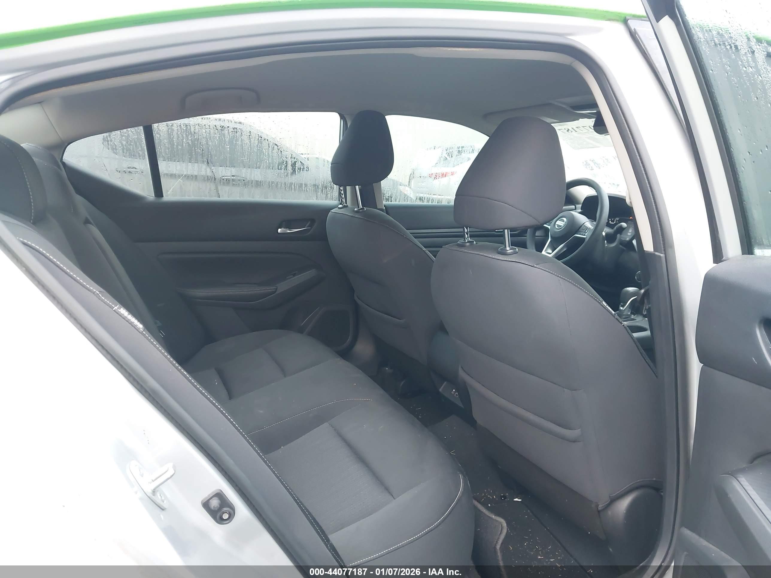 NISSAN ALTIMA image 8