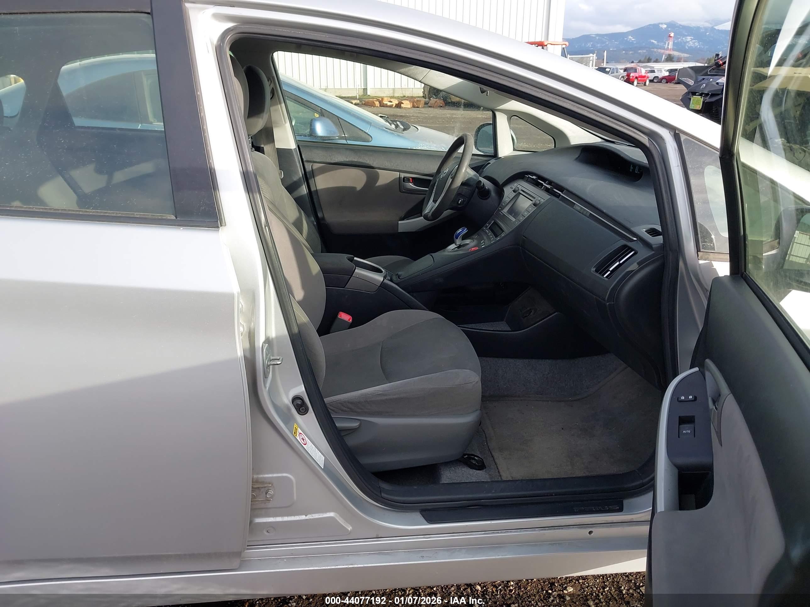 TOYOTA PRIUS image 5