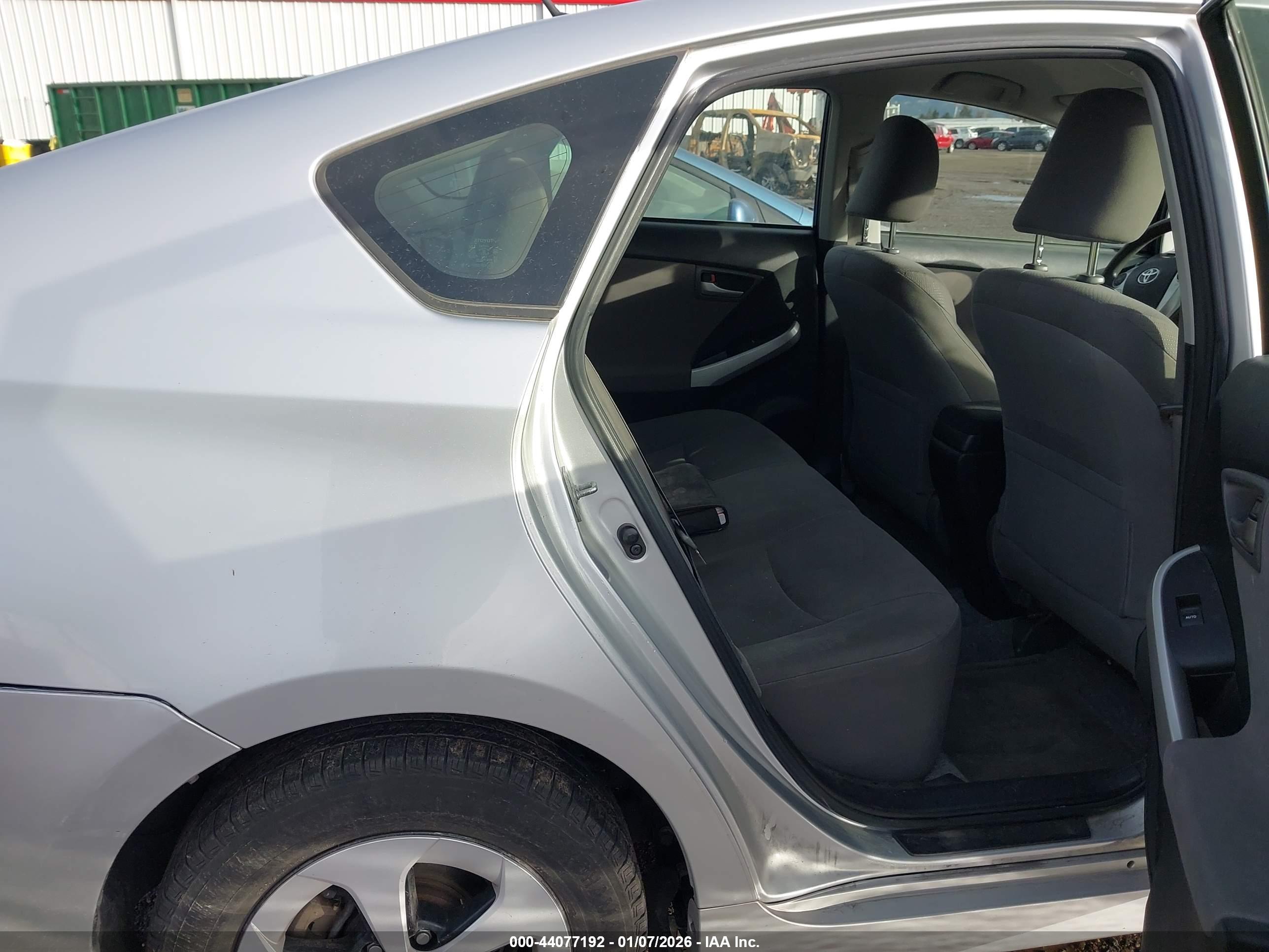 TOYOTA PRIUS image 8