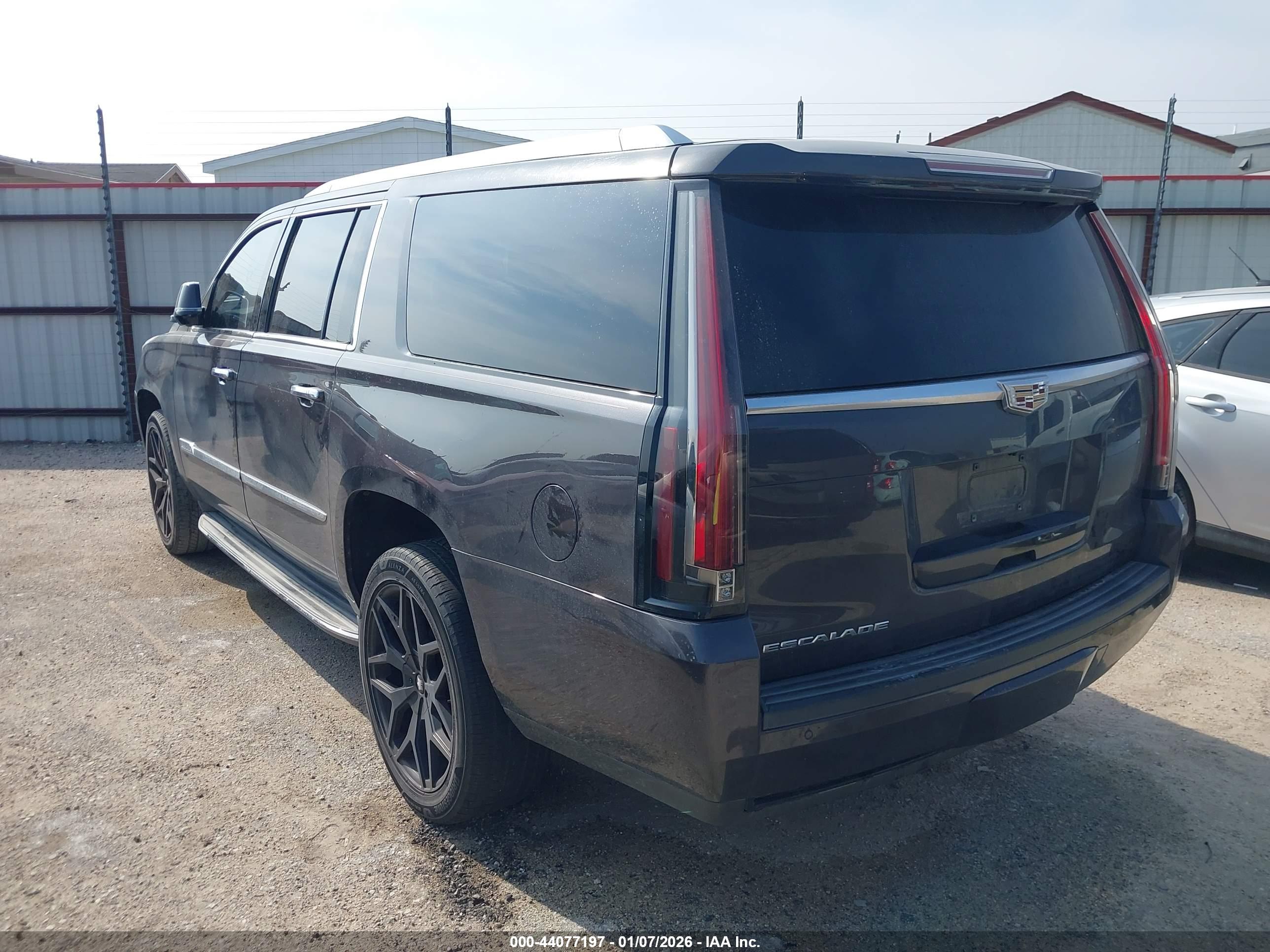CADILLAC ESCALADE image 3