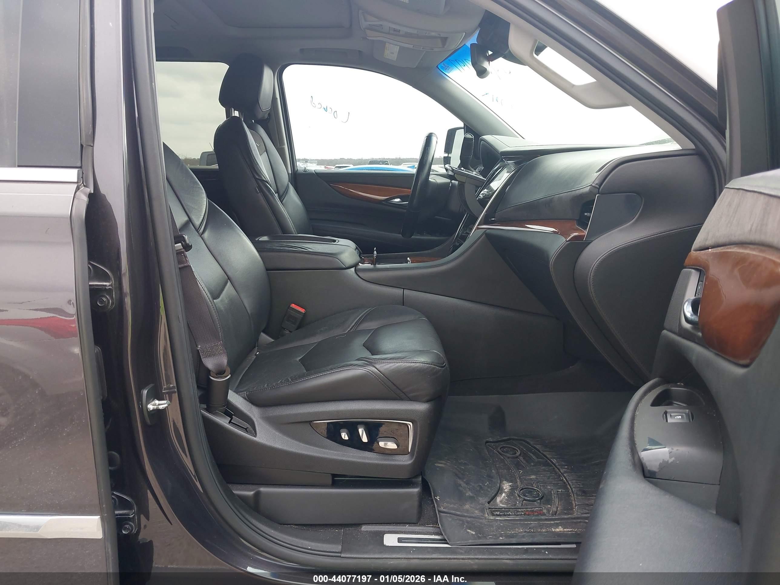 CADILLAC ESCALADE image 5