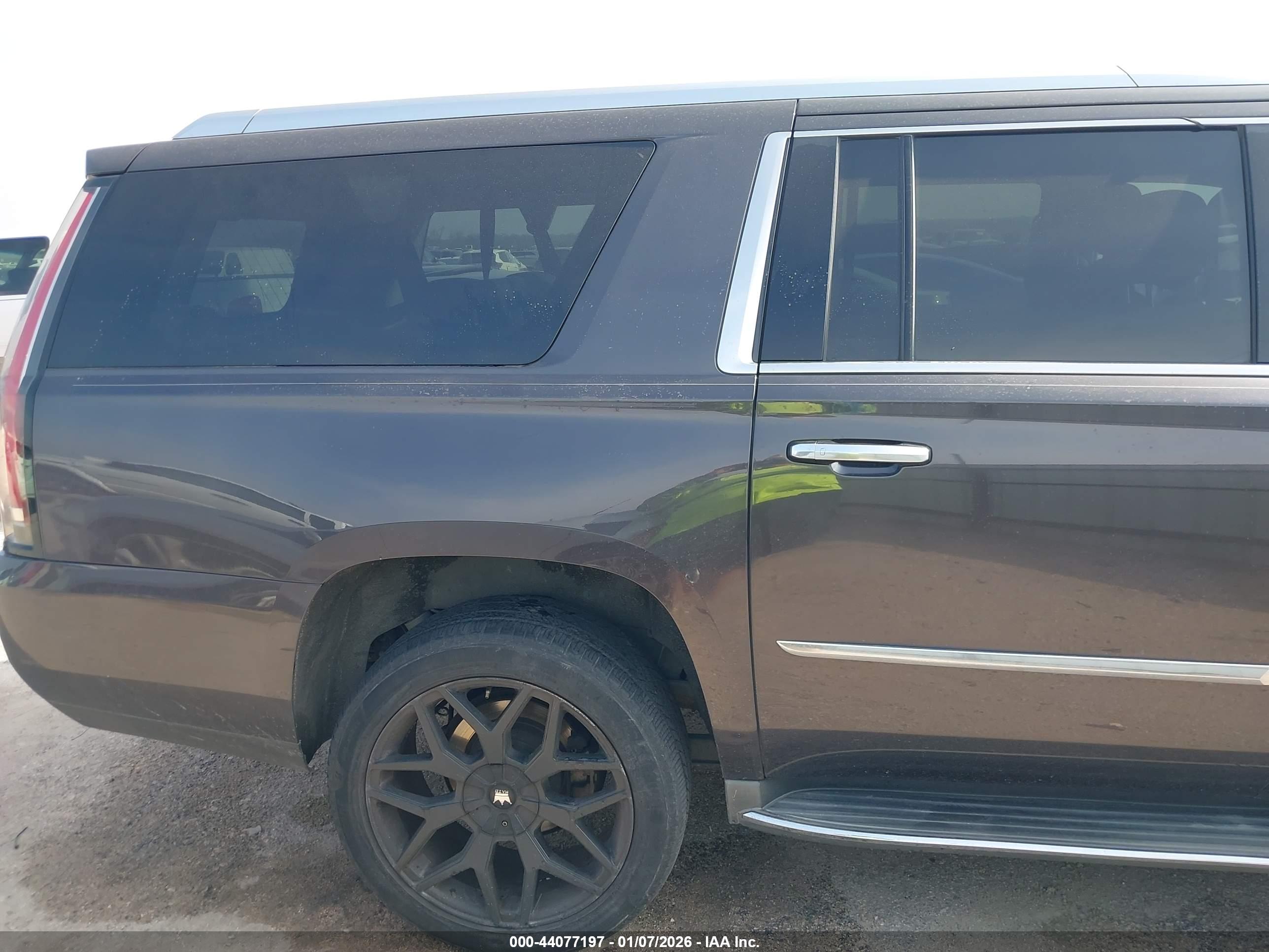 CADILLAC ESCALADE image 6
