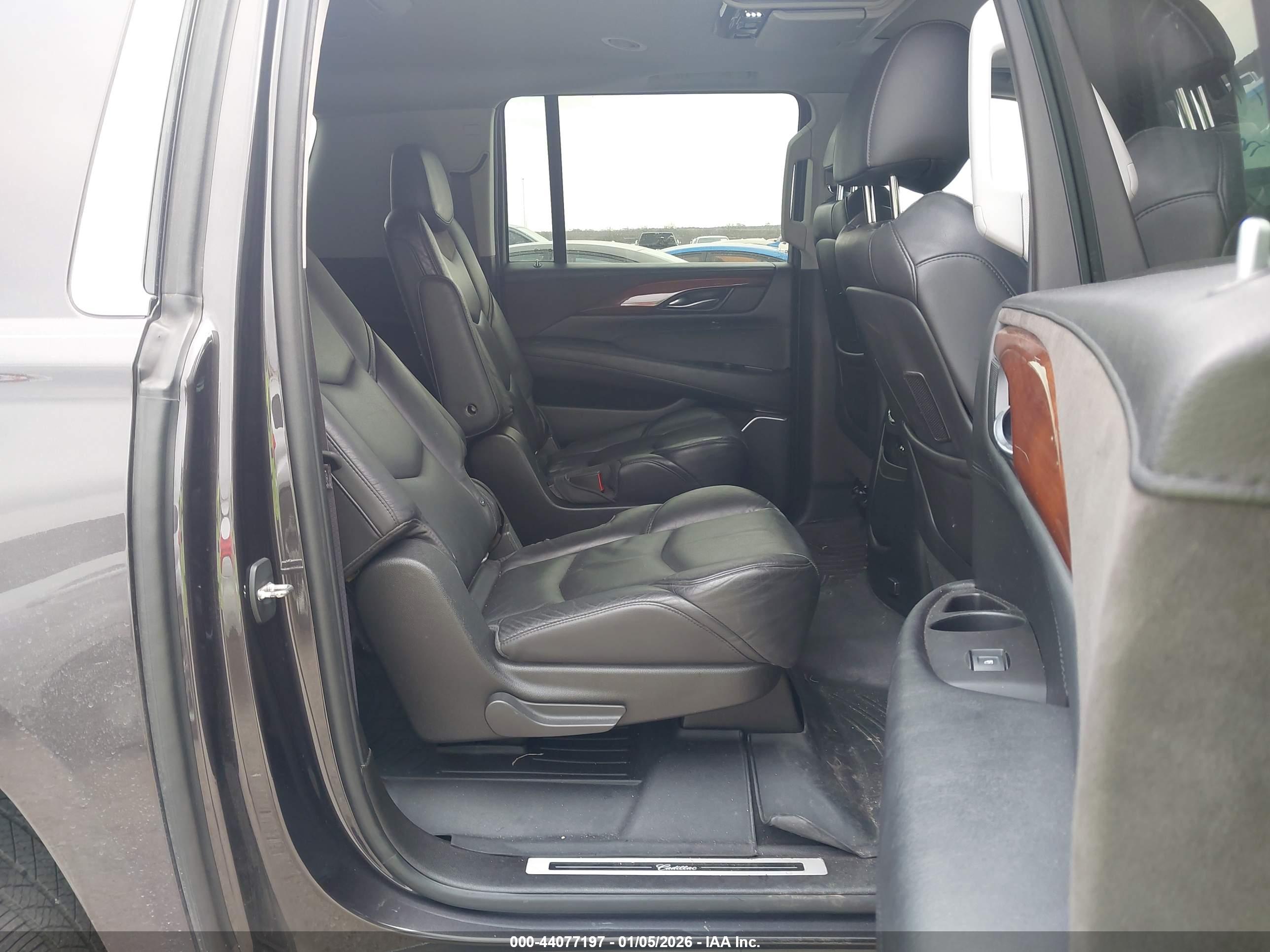 CADILLAC ESCALADE image 8