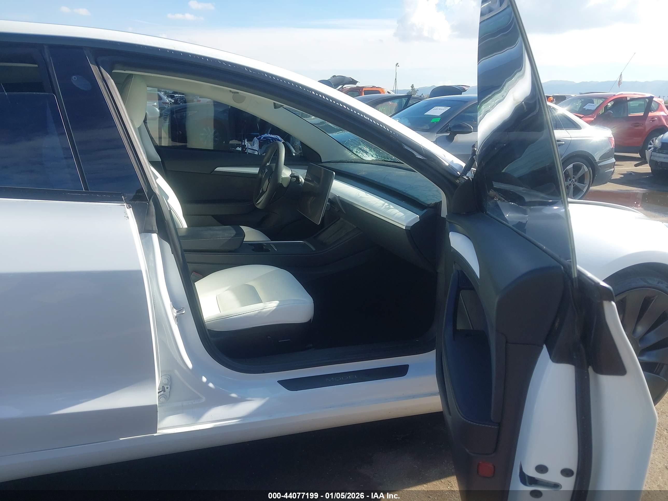 TESLA MODEL image 5