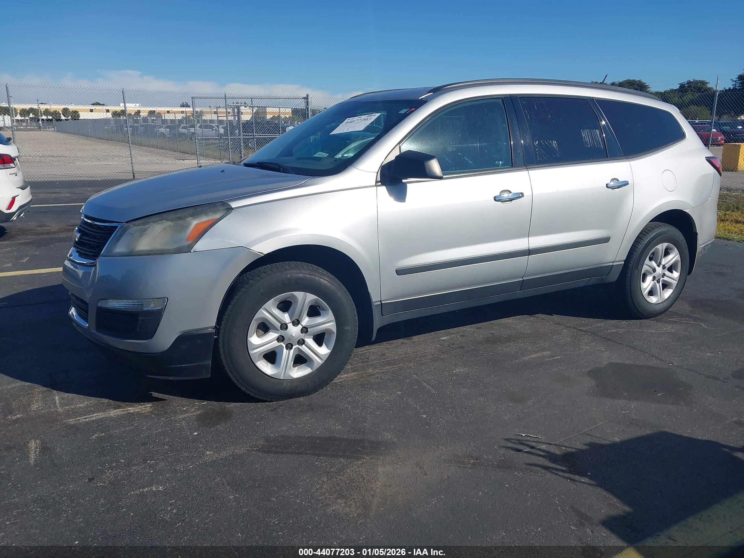 CHEVROLET TRAVERSE image 2