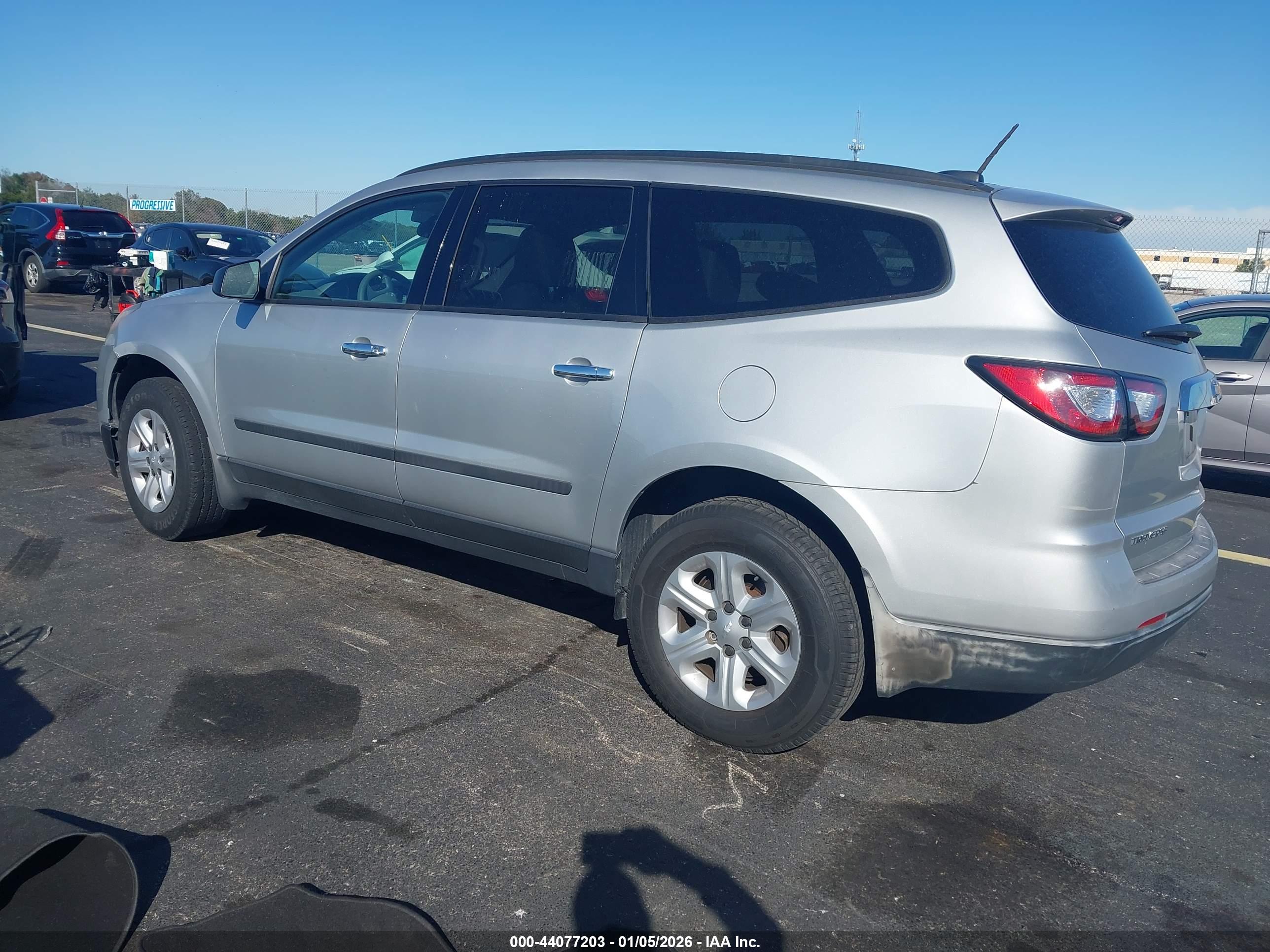 CHEVROLET TRAVERSE image 3