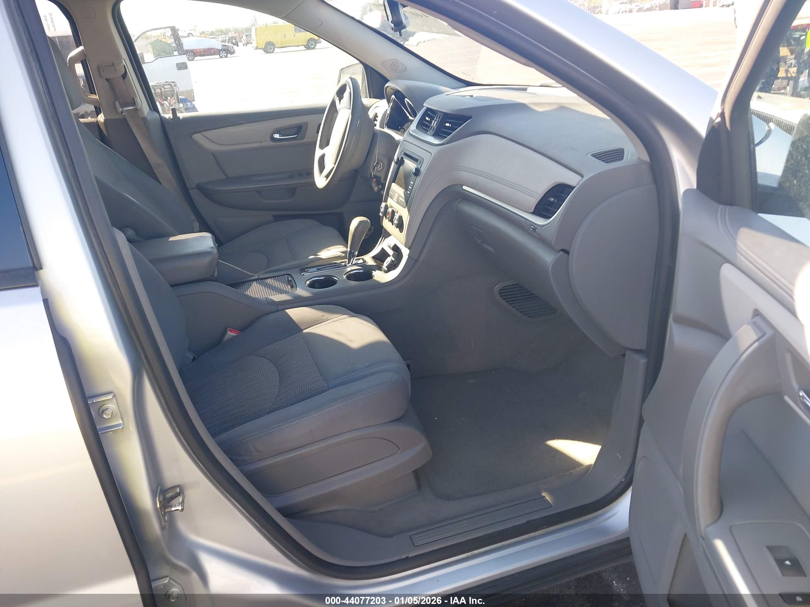CHEVROLET TRAVERSE image 5
