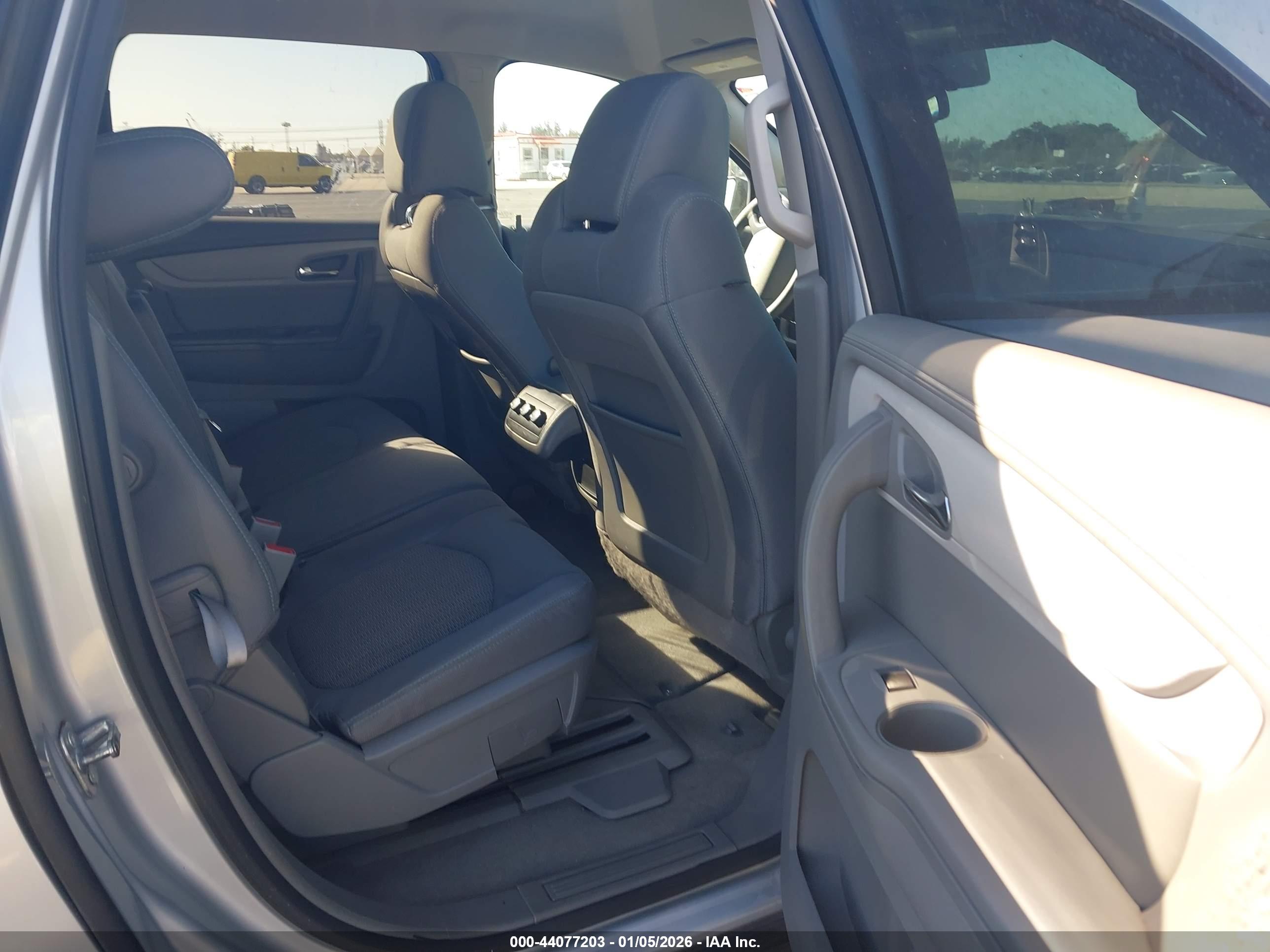 CHEVROLET TRAVERSE image 8