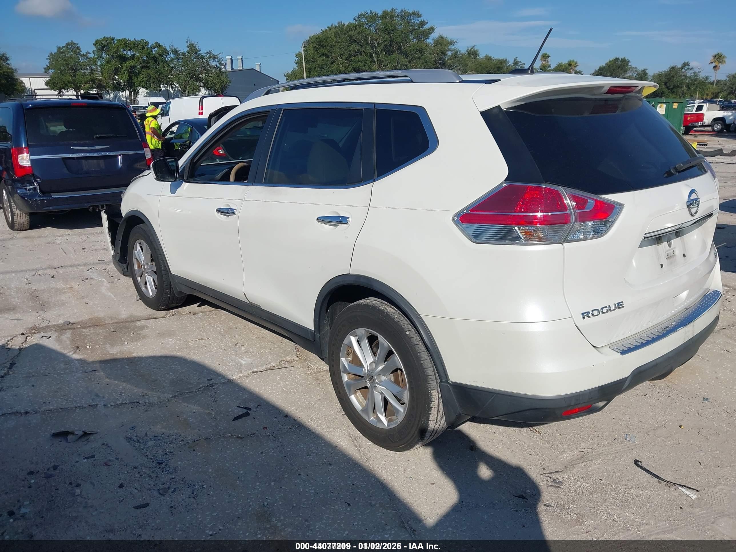 NISSAN ROGUE image 3
