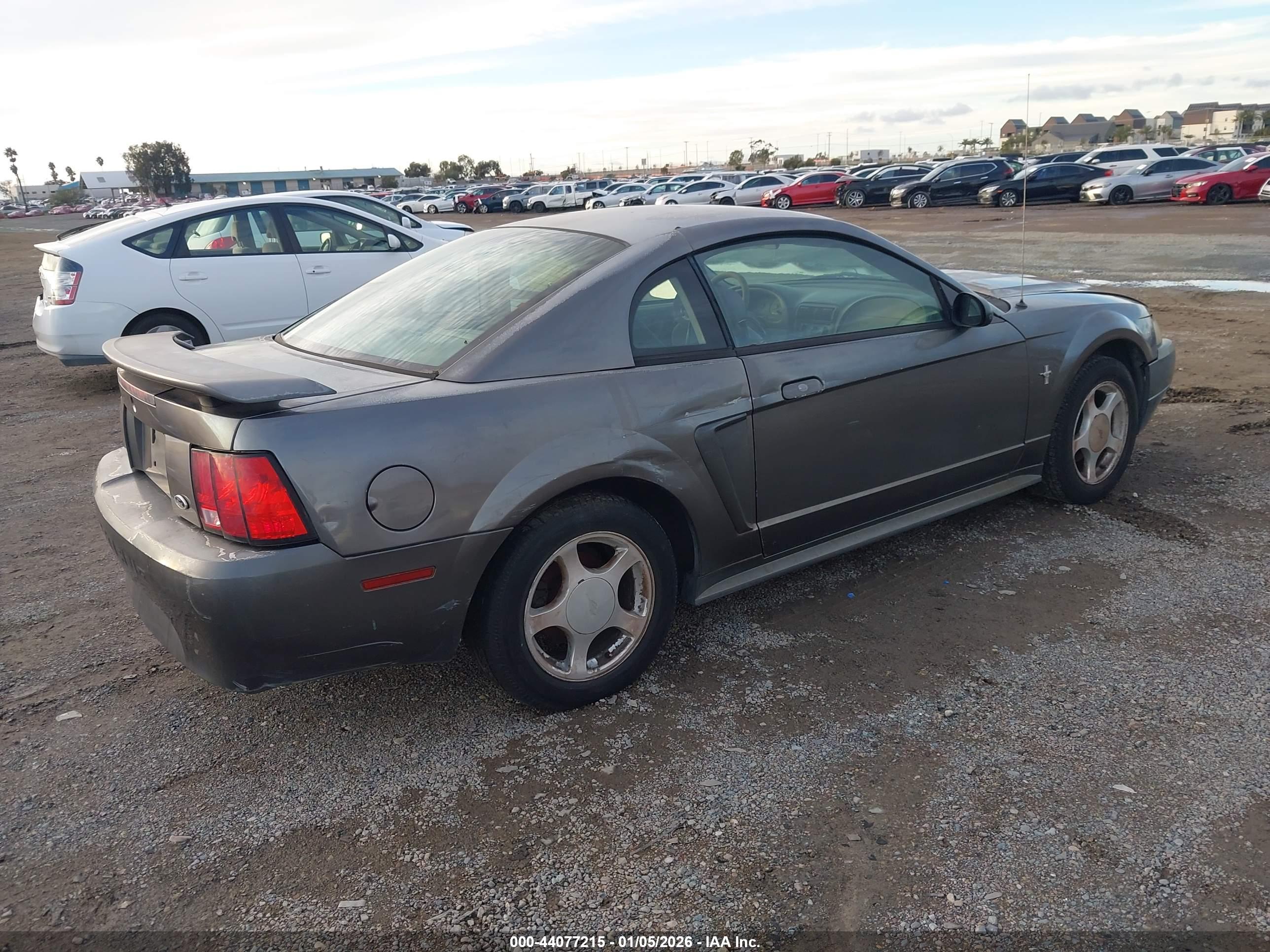 FORD MUSTANG image 4