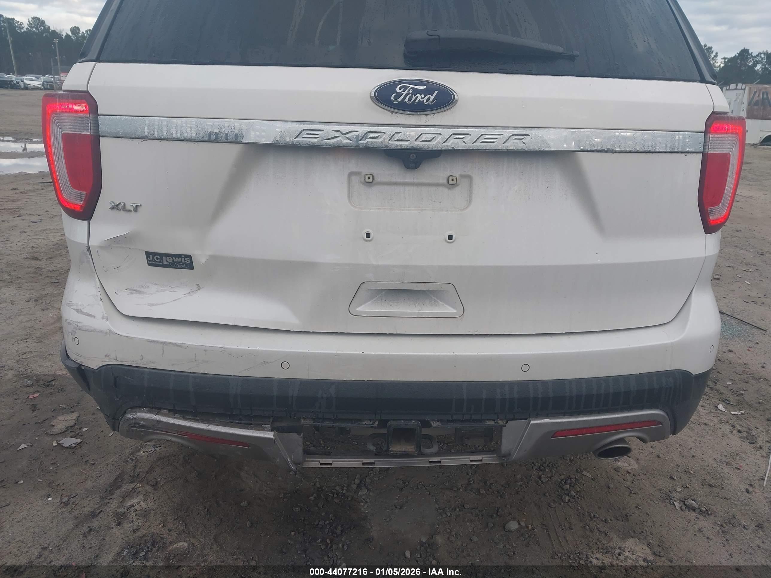 FORD EXPLORER image 6