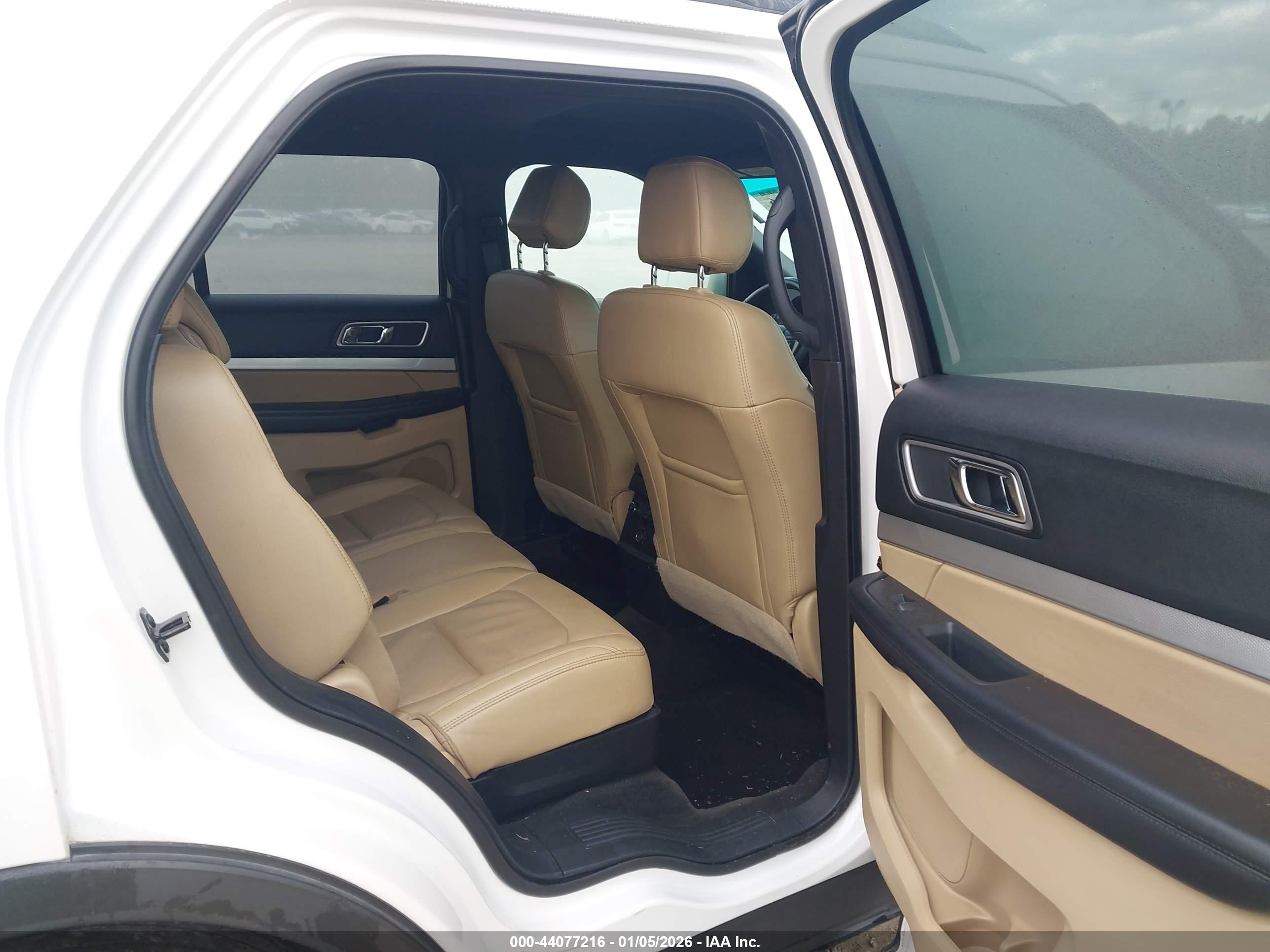 FORD EXPLORER image 8