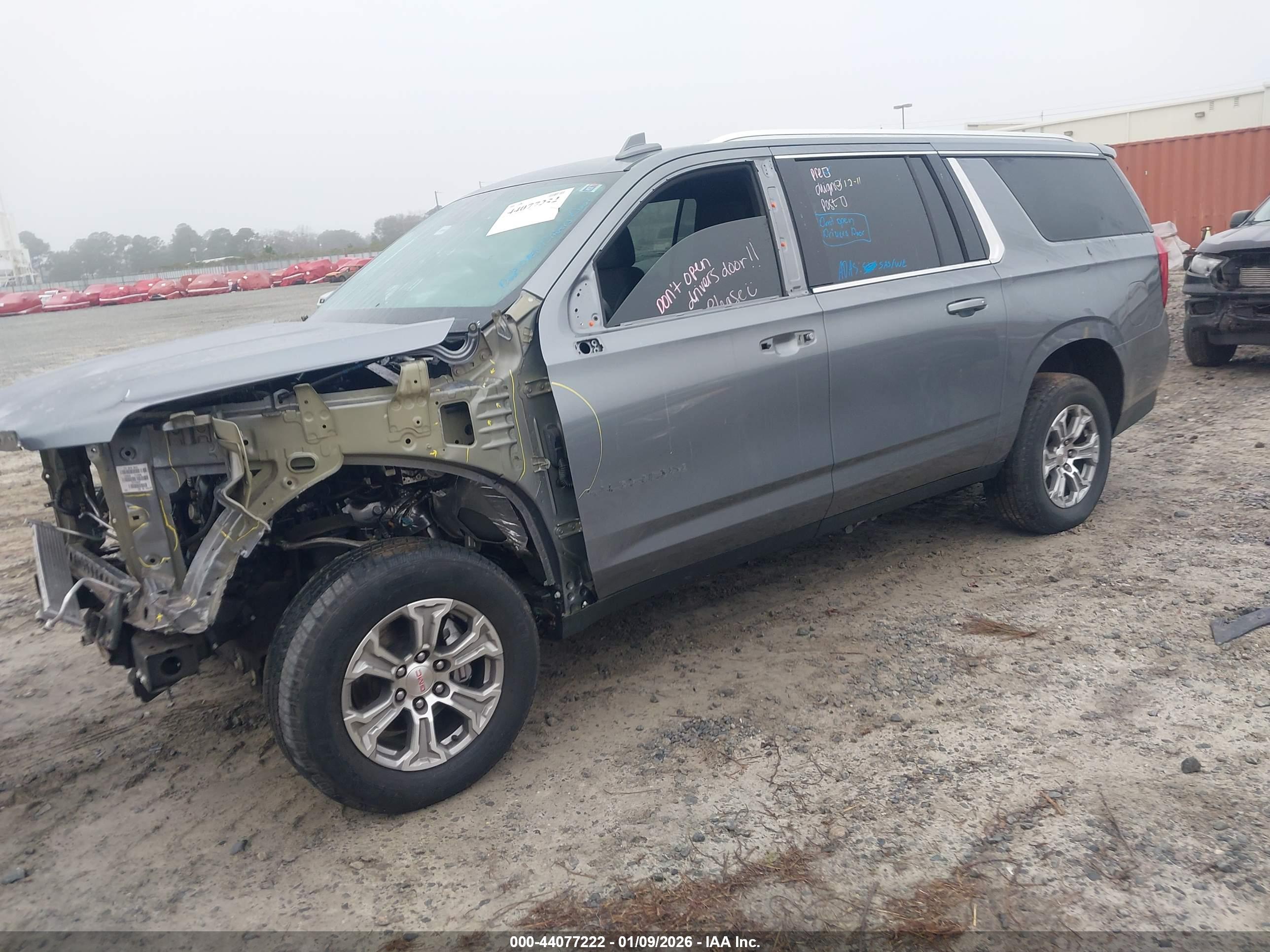 GMC YUKON image 2