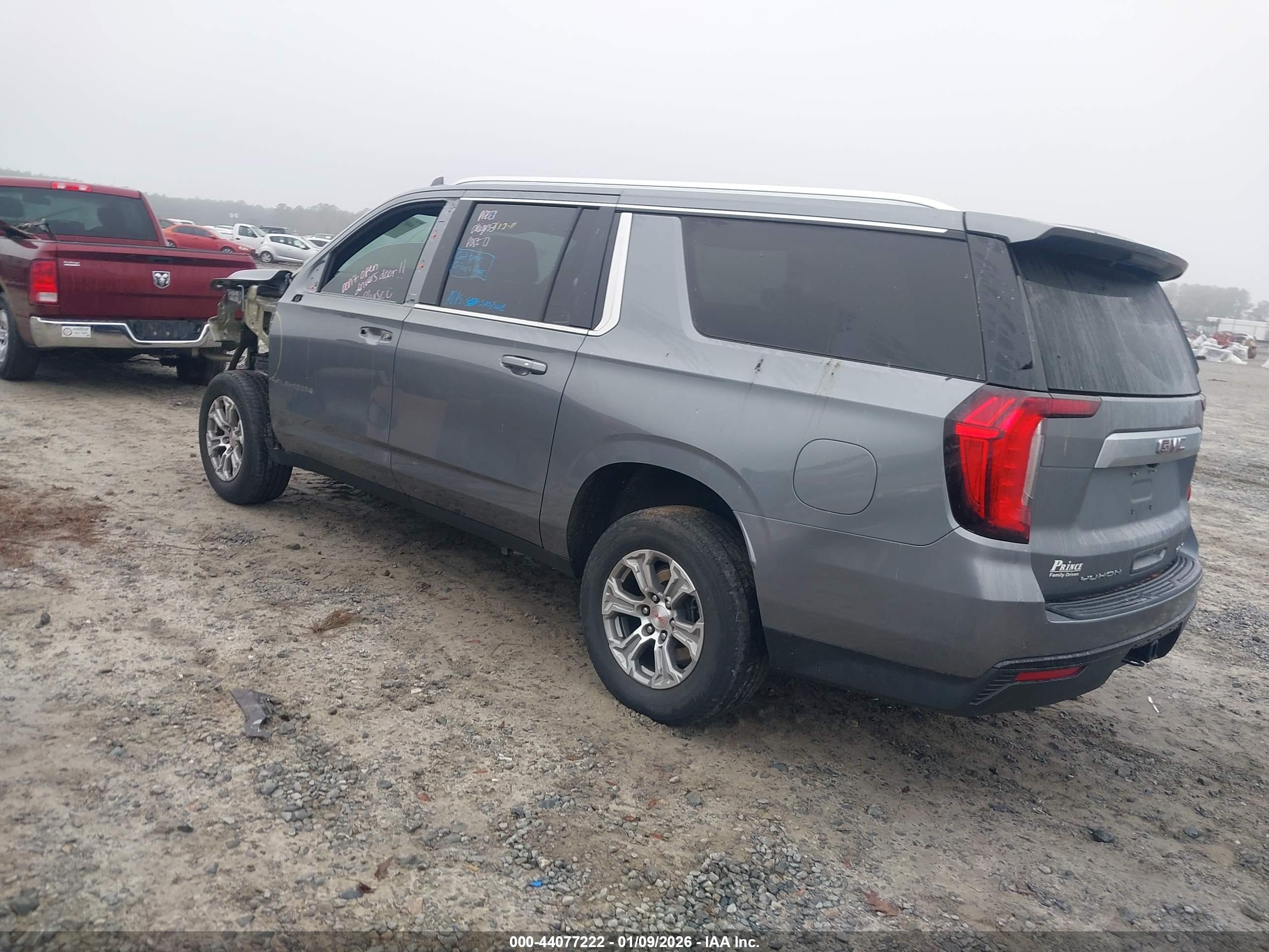 GMC YUKON image 3