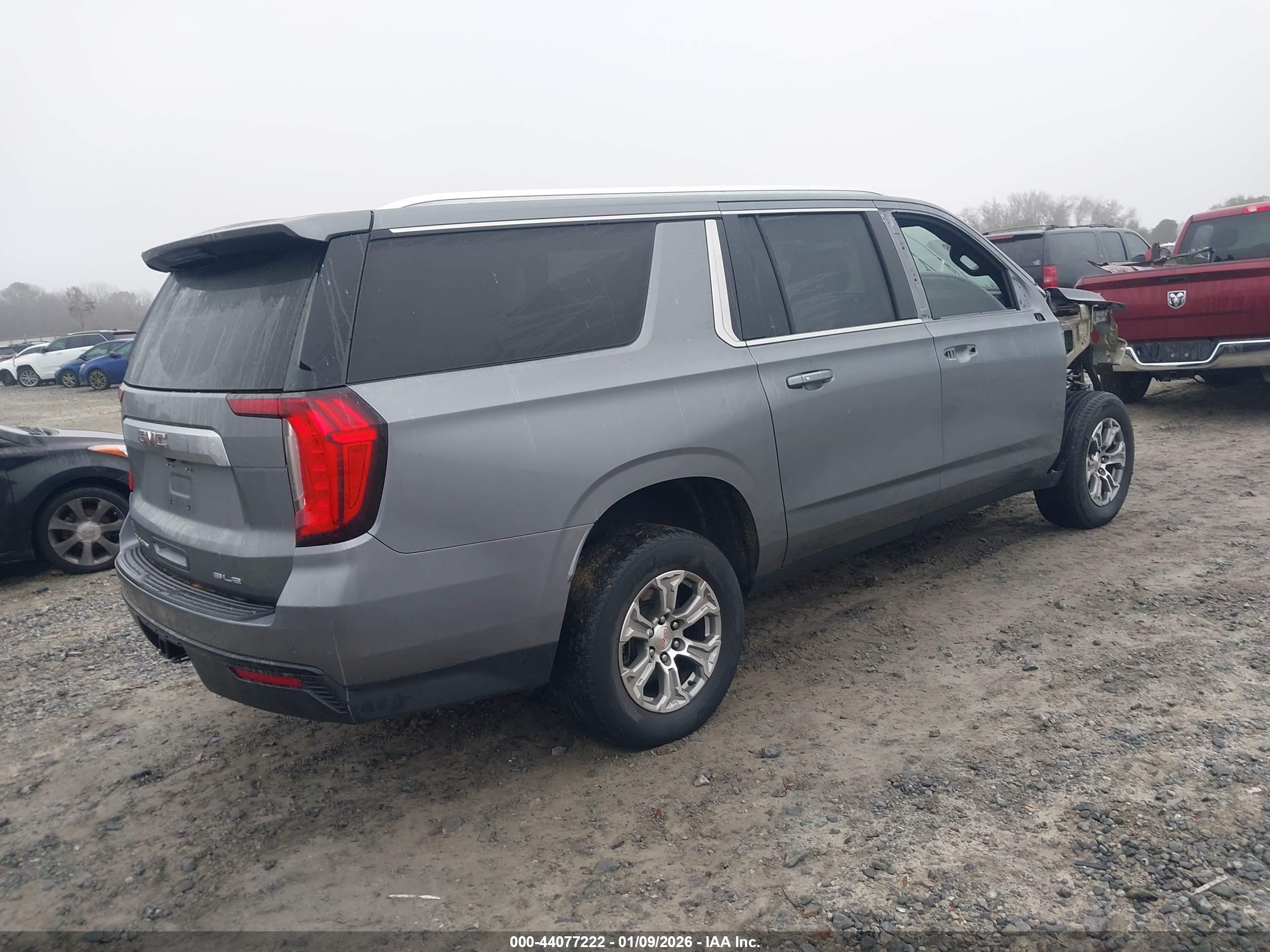 GMC YUKON image 4