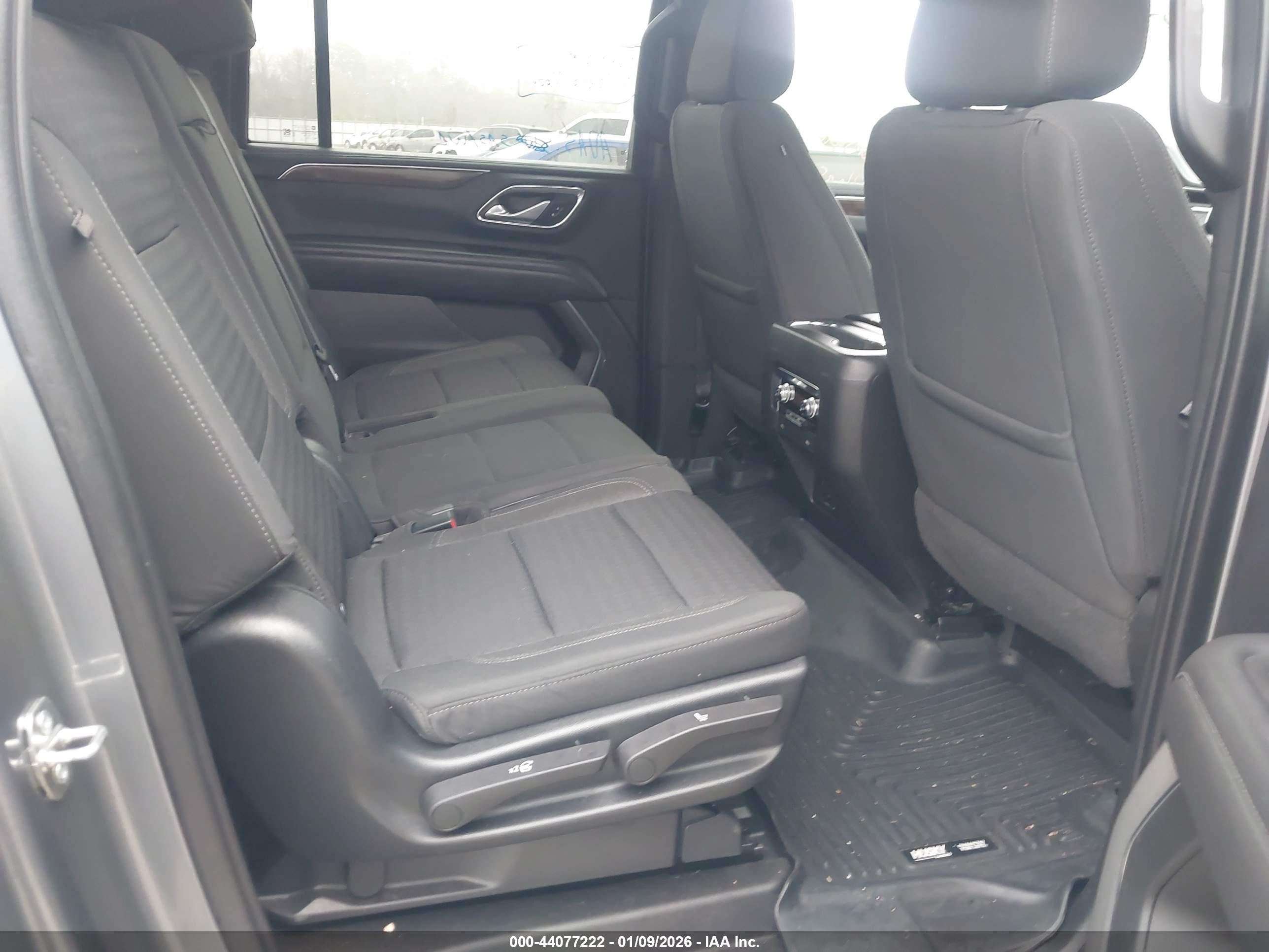 GMC YUKON image 8