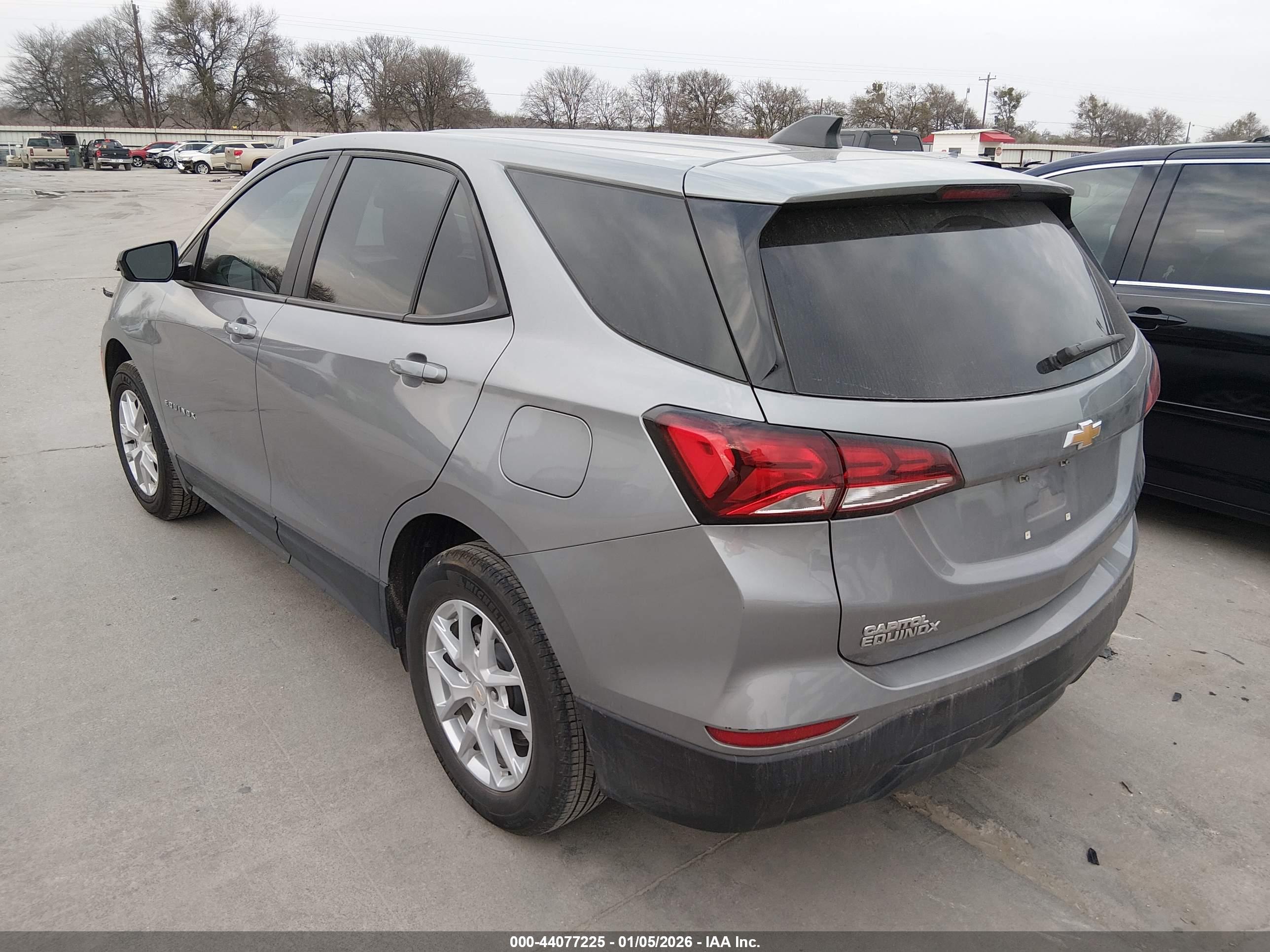 CHEVROLET EQUINOX image 3