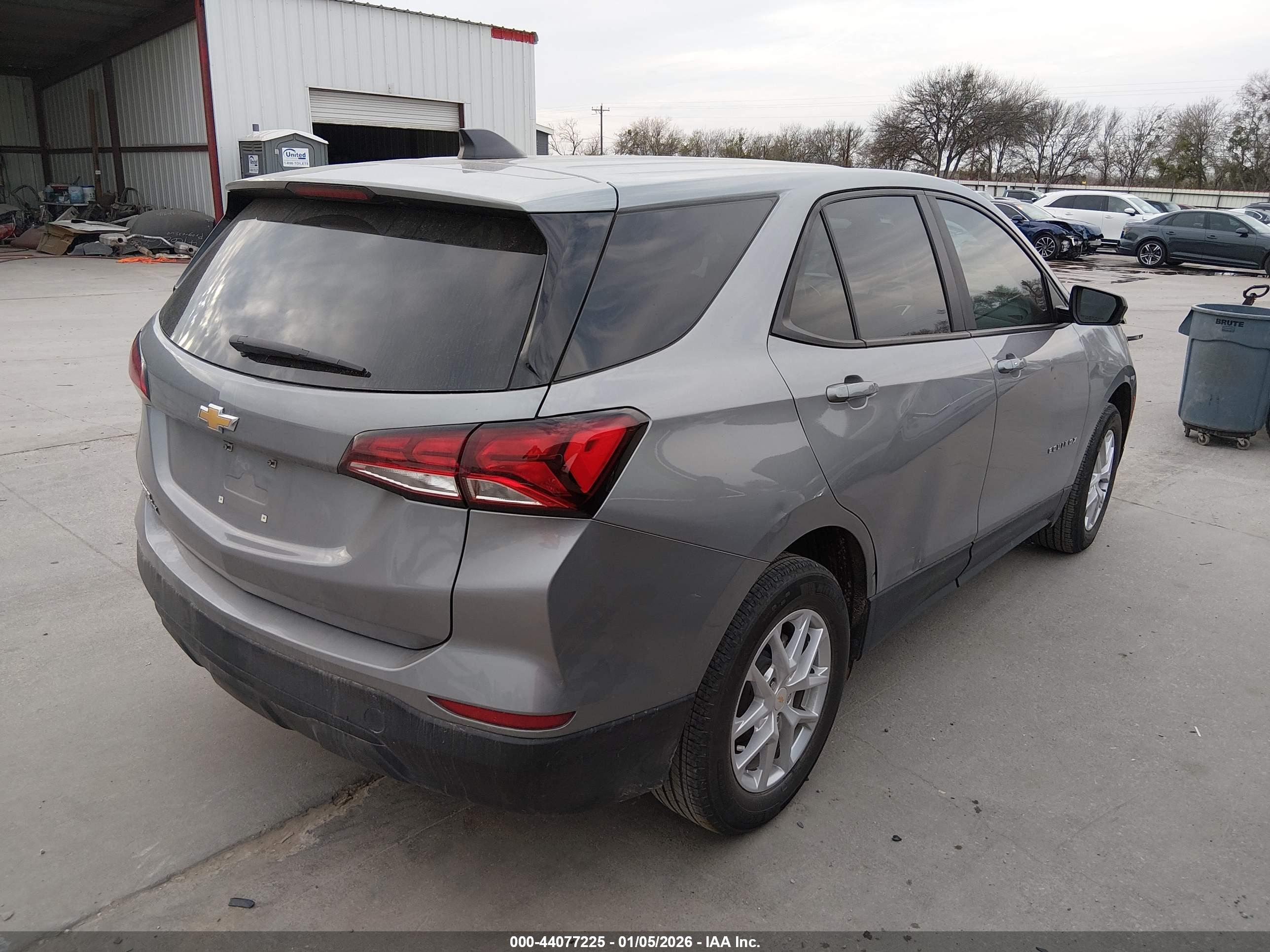 CHEVROLET EQUINOX image 4