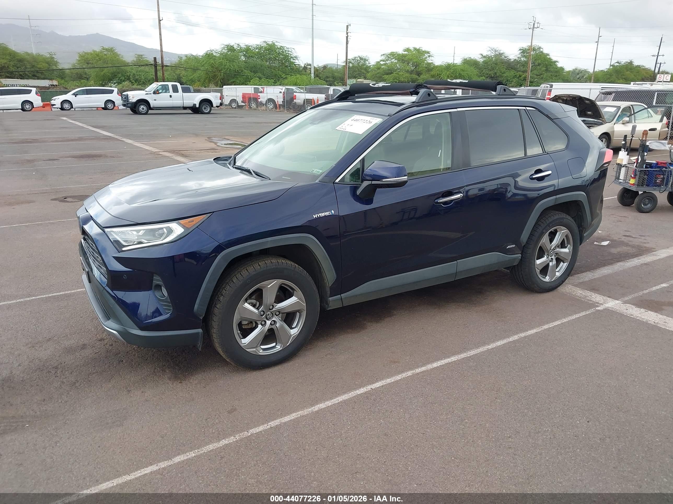 TOYOTA RAV4 image 2