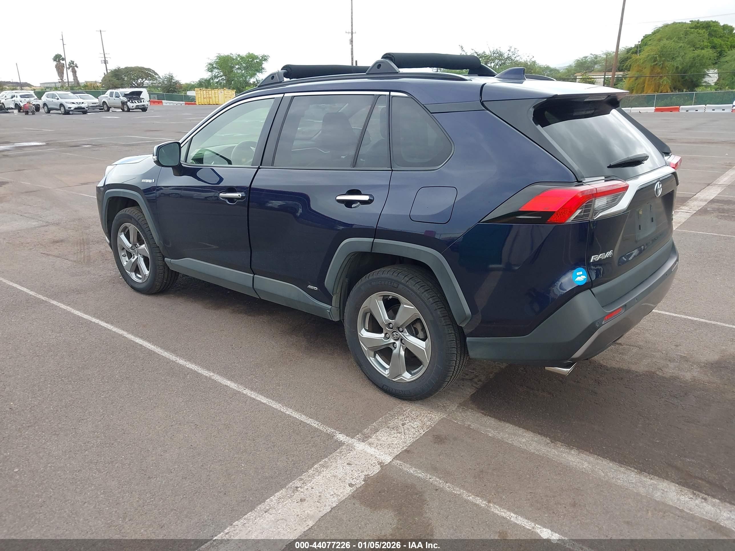 TOYOTA RAV4 image 3
