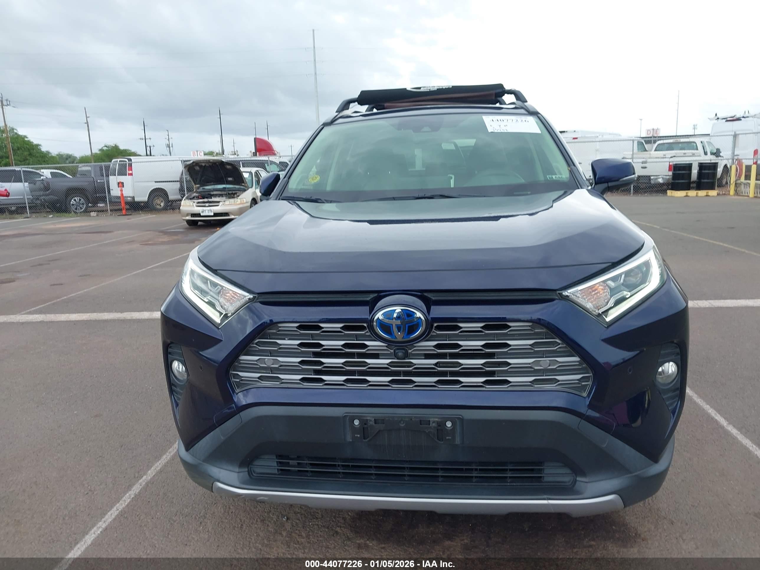 TOYOTA RAV4 image 6