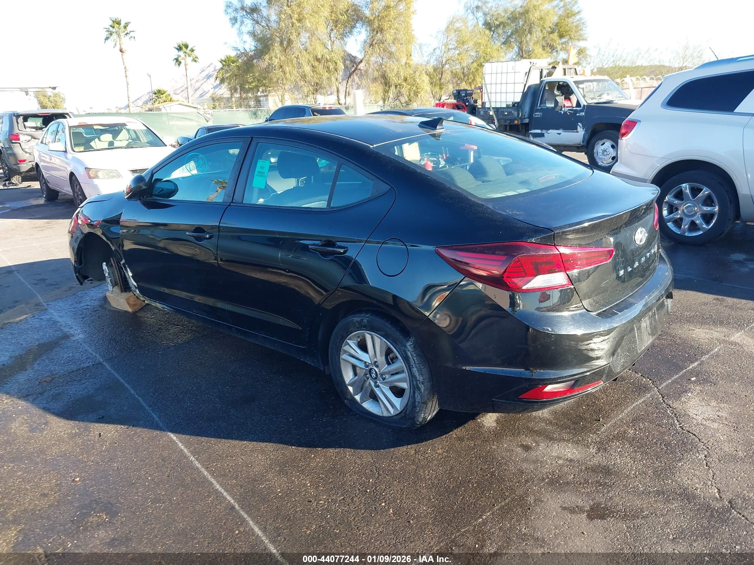 HYUNDAI ELANTRA image 3