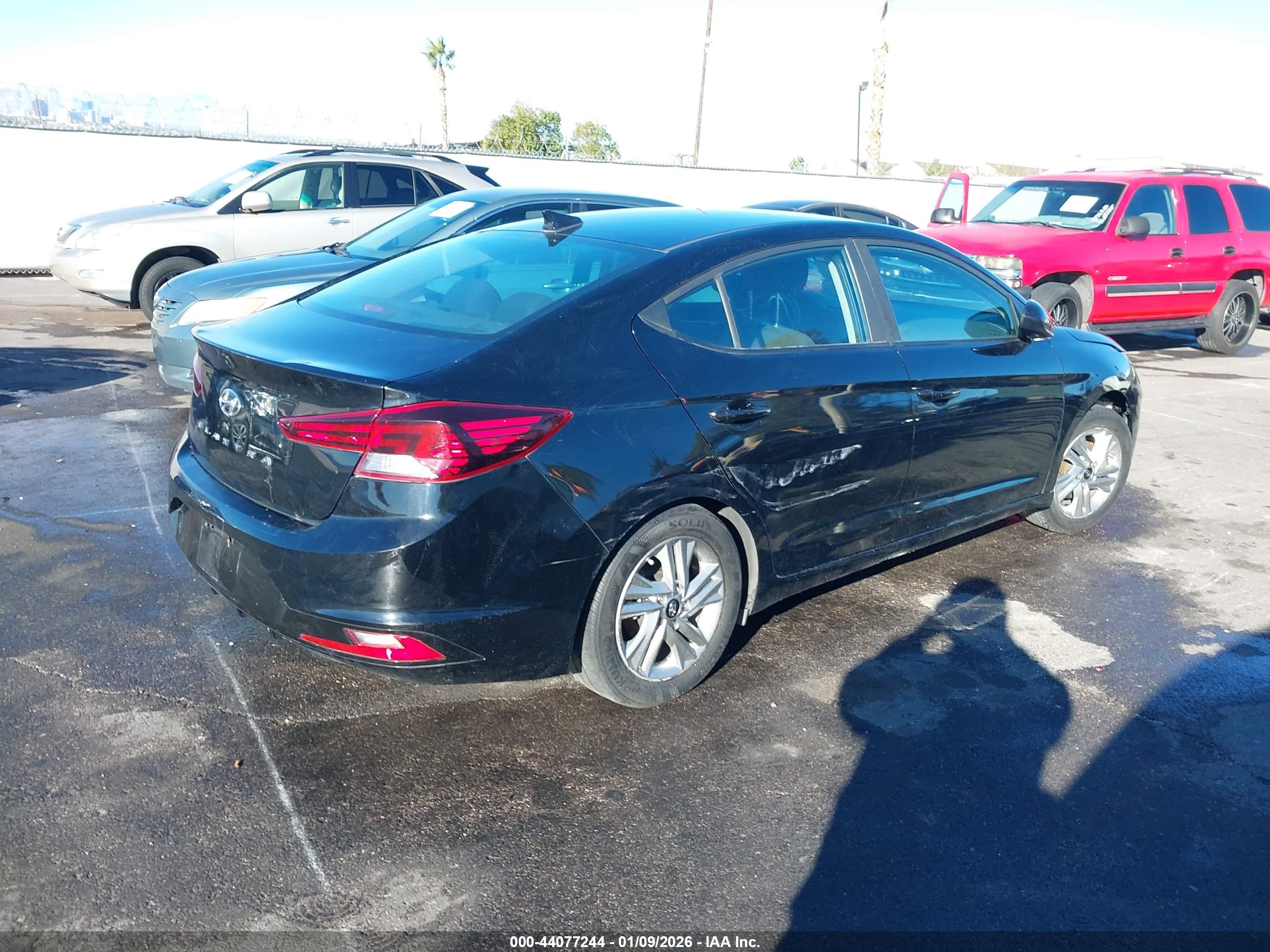 HYUNDAI ELANTRA image 4