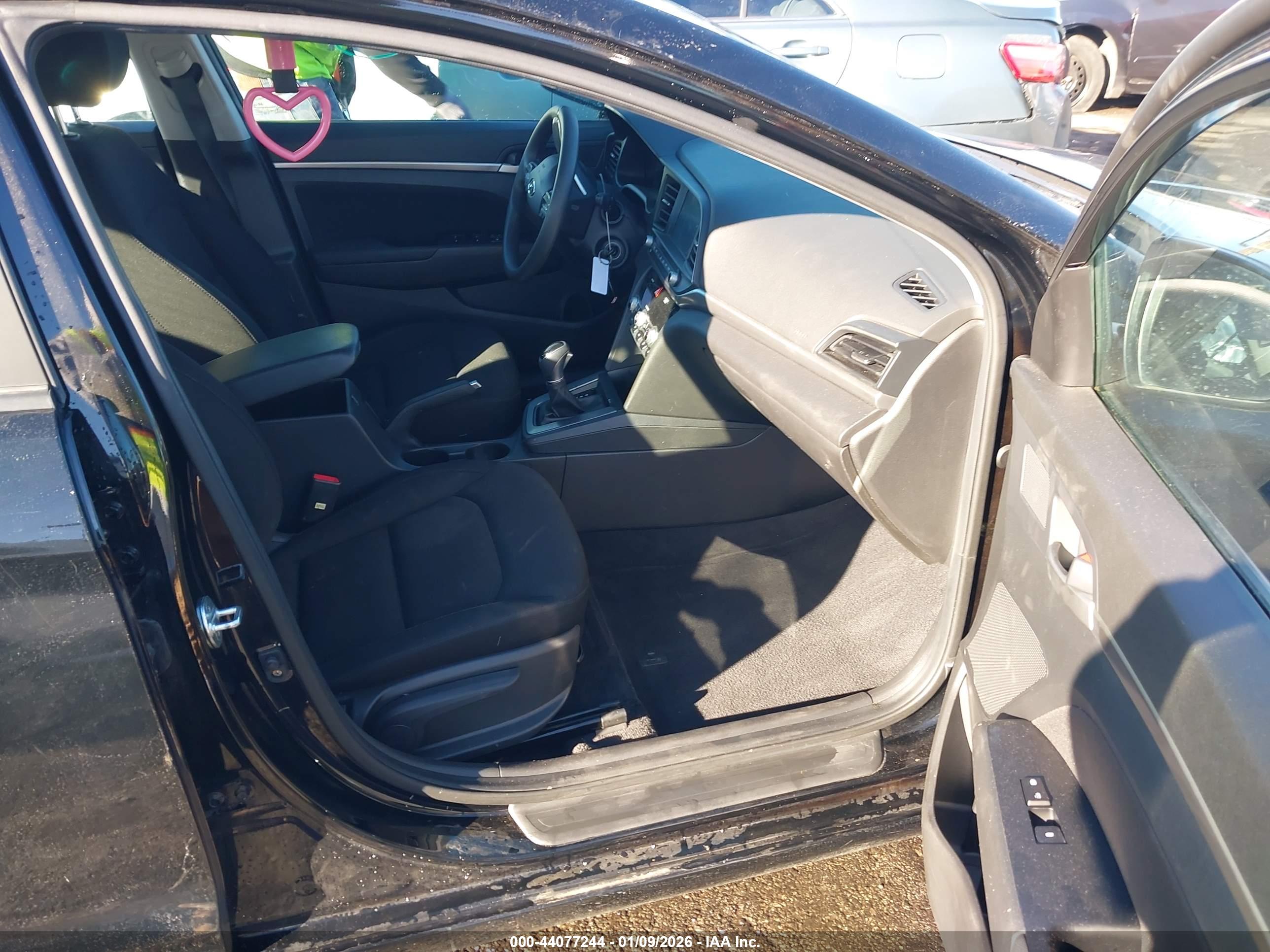 HYUNDAI ELANTRA image 5